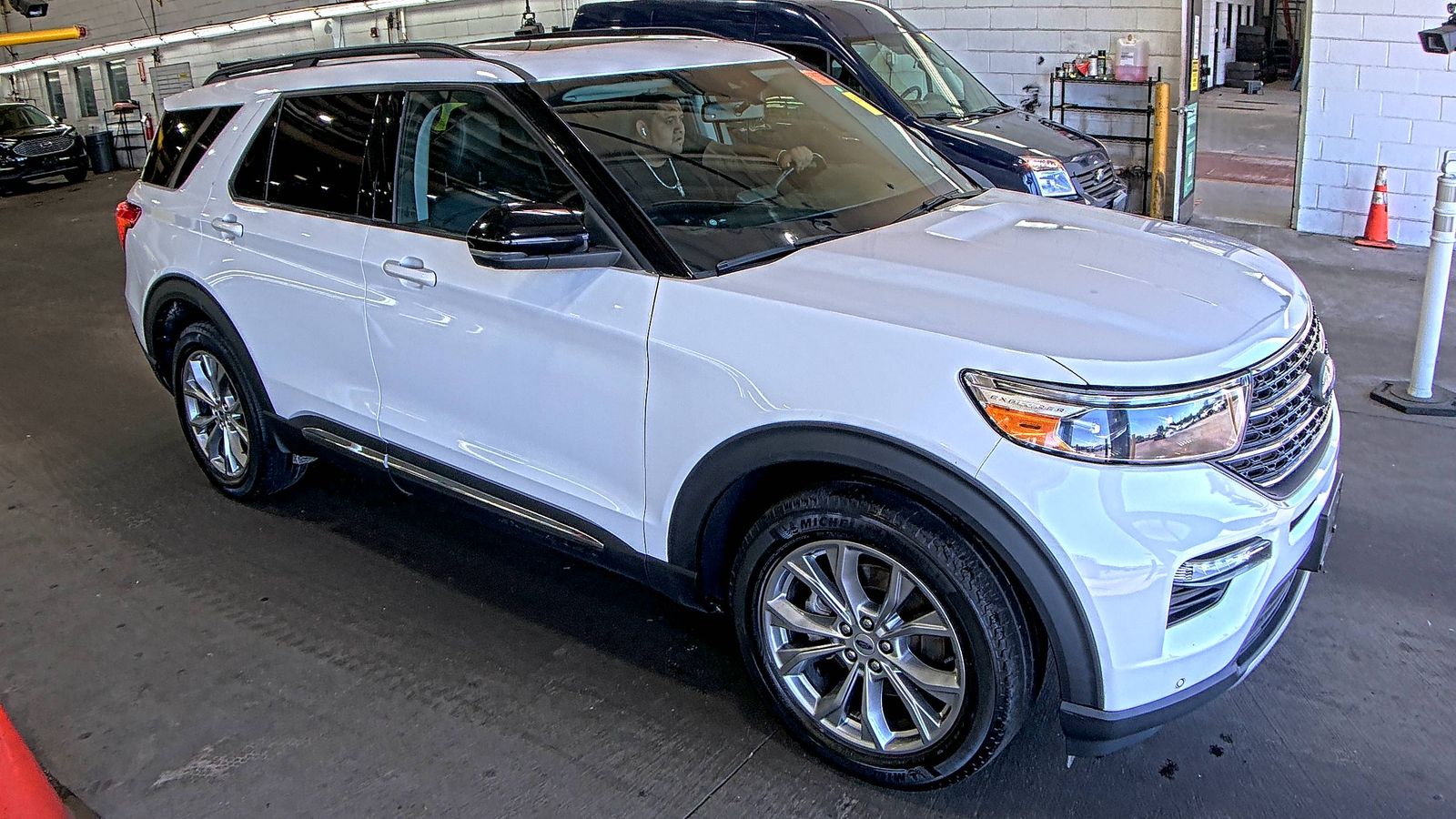 FORD EXPLORER - 4