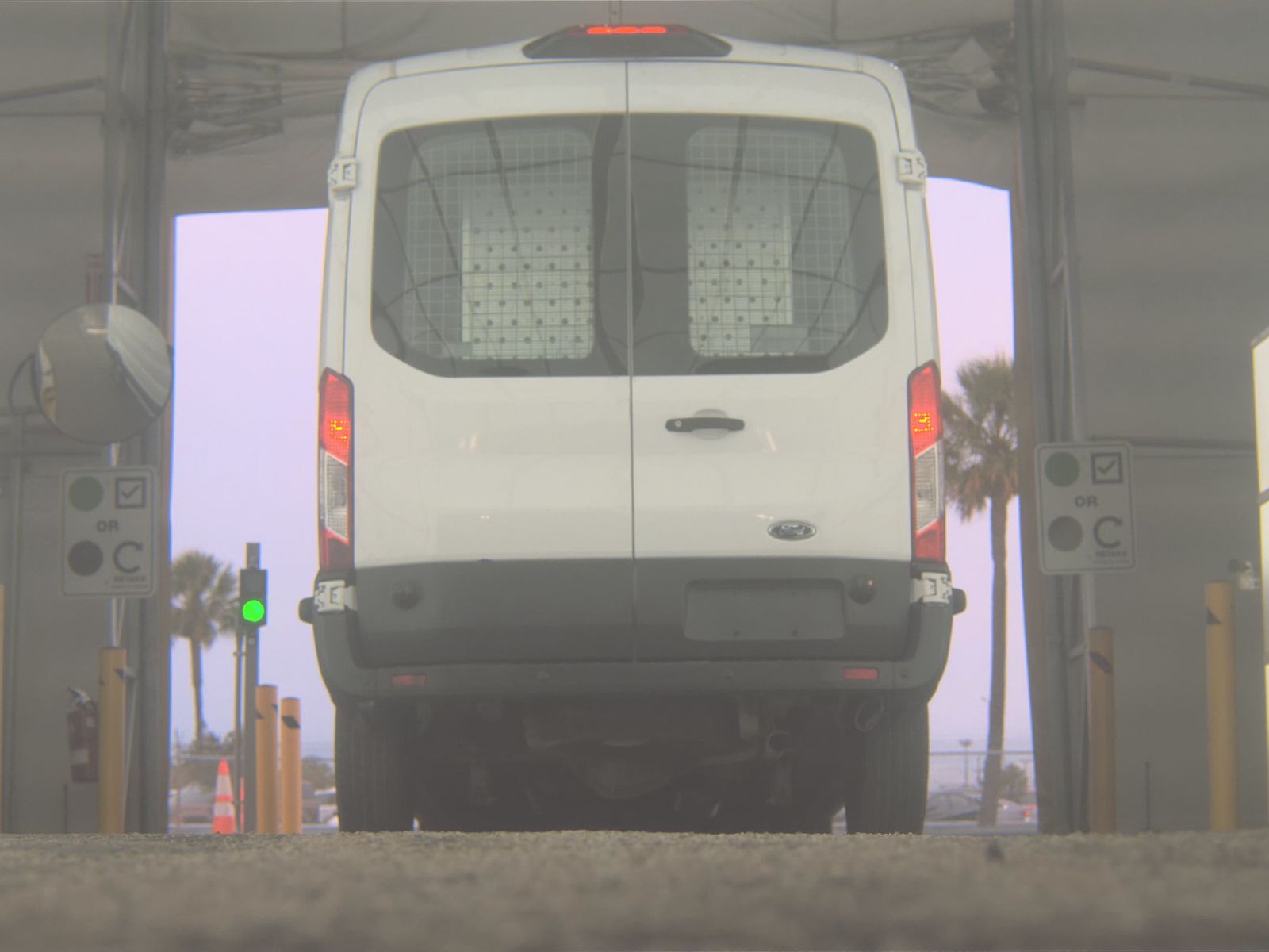 FORD TRANSIT 150 - 8
