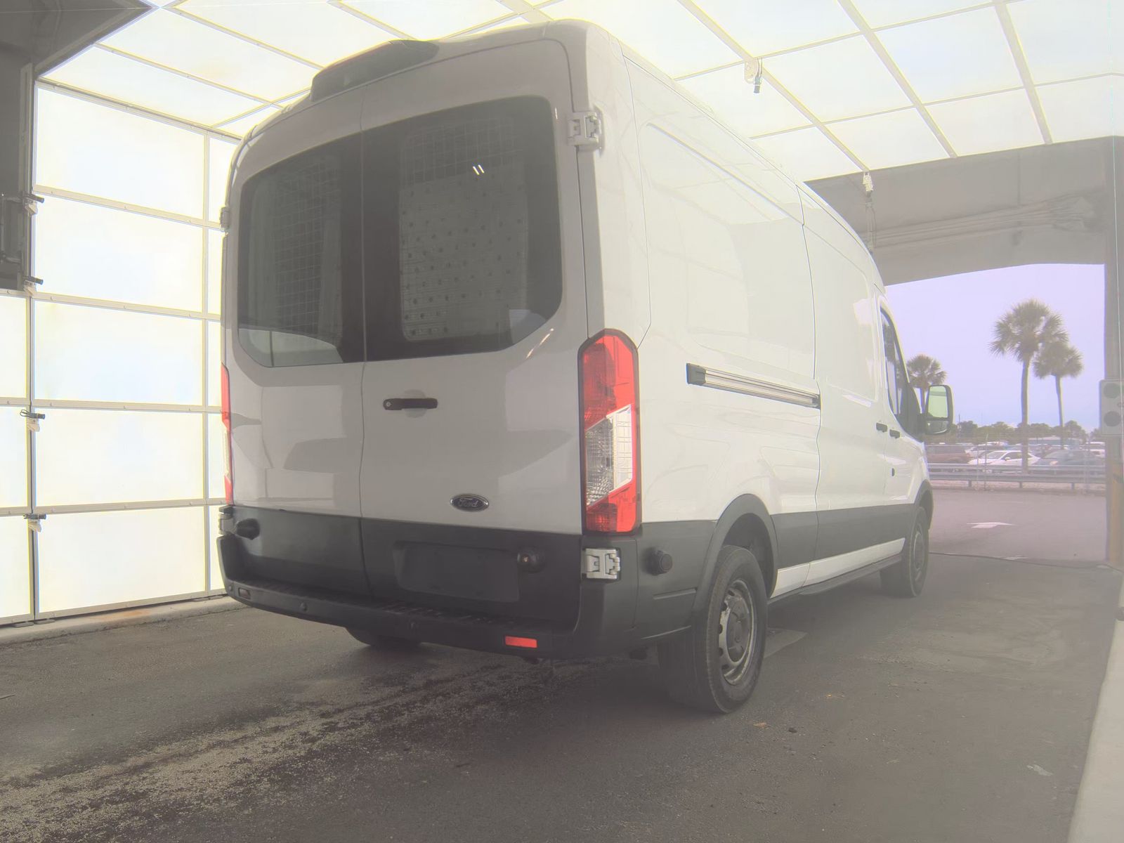 FORD TRANSIT 150 - 6