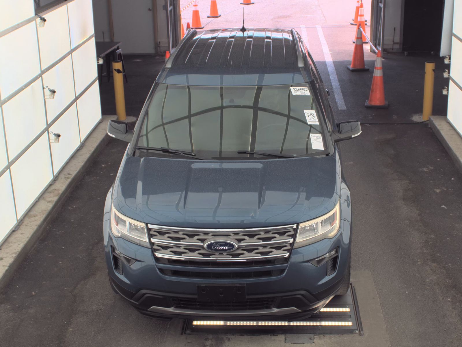 FORD EXPLORER - 3