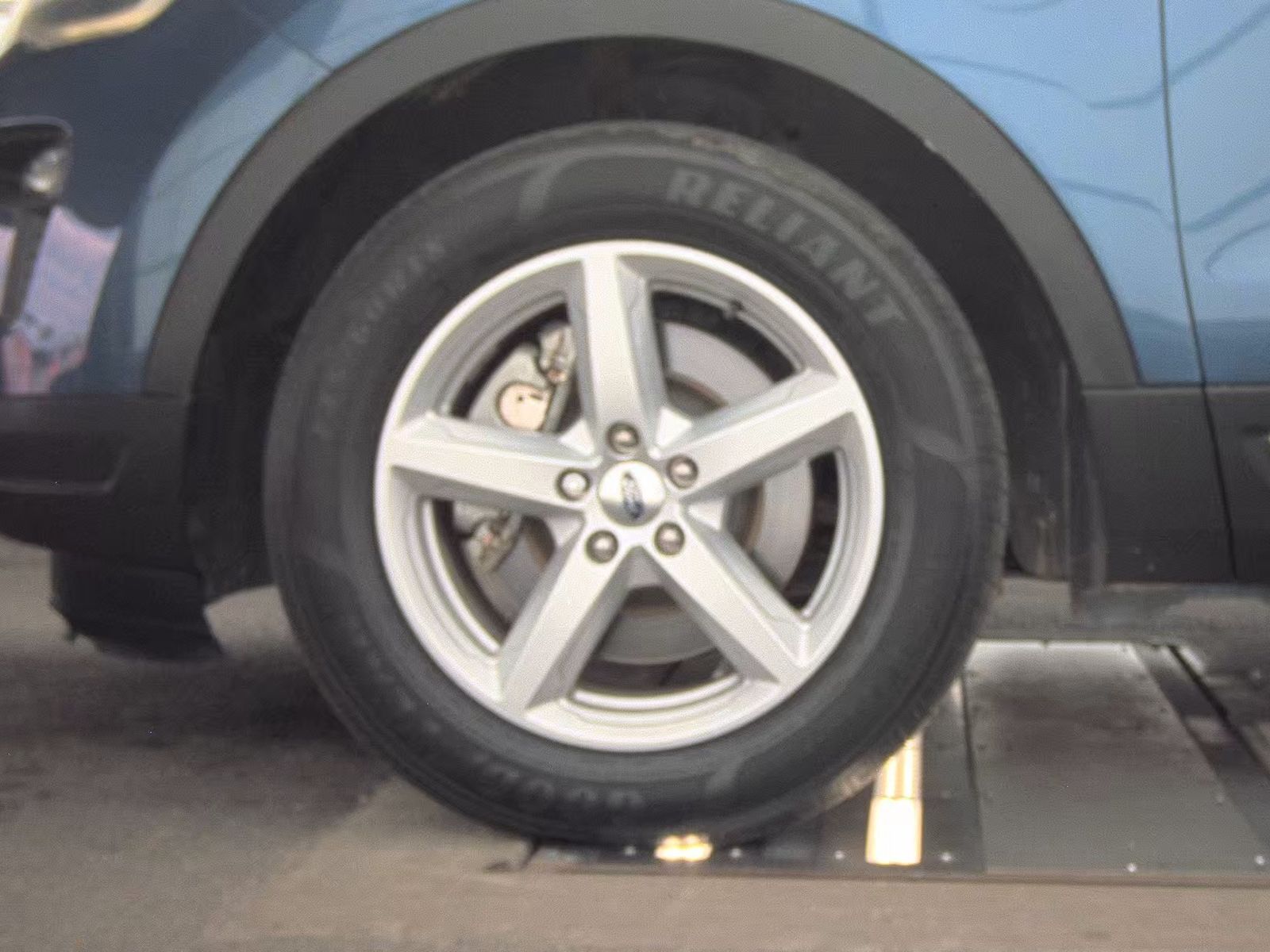 FORD EXPLORER - 10