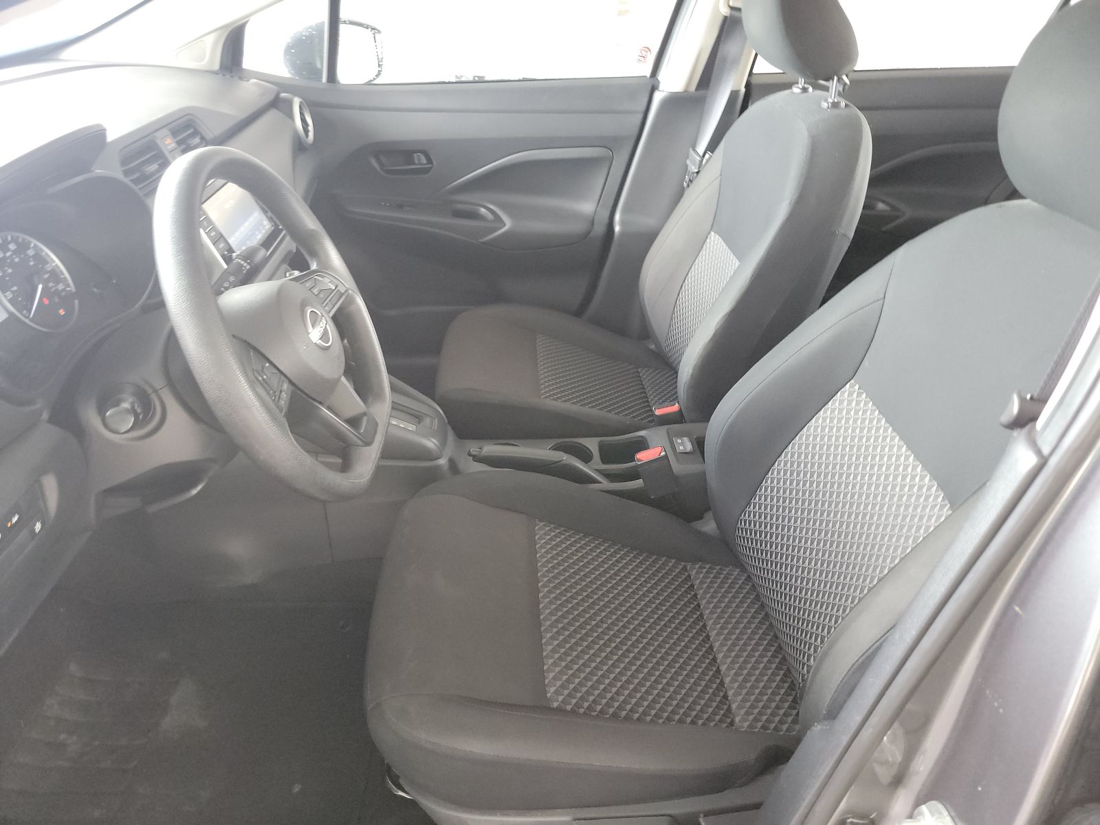NISSAN VERSA - 8