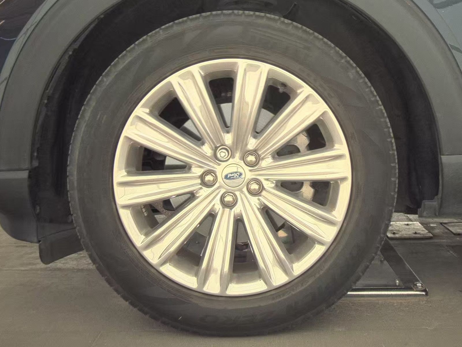 FORD EXPLORER - 10