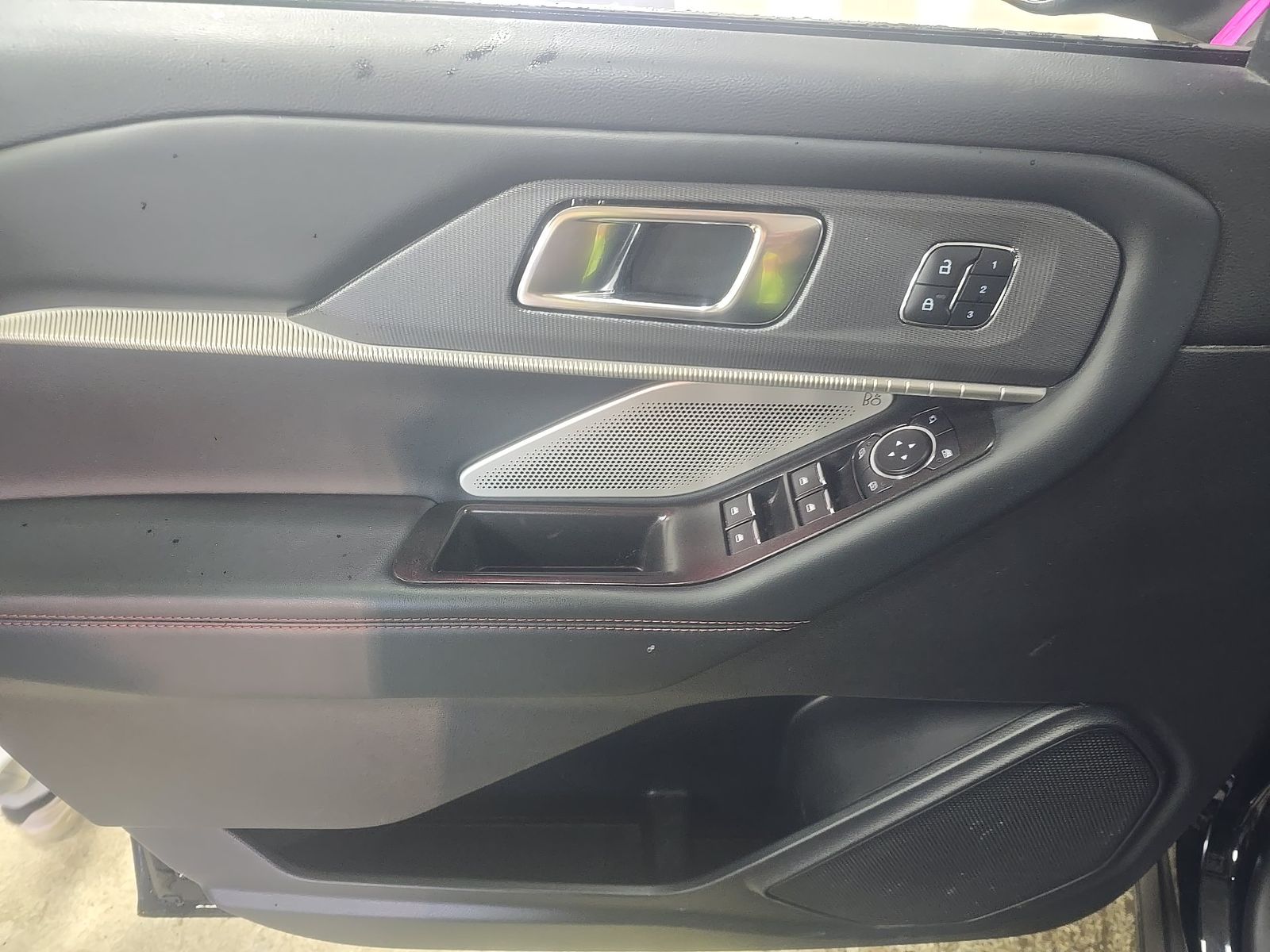 FORD EXPLORER - 10