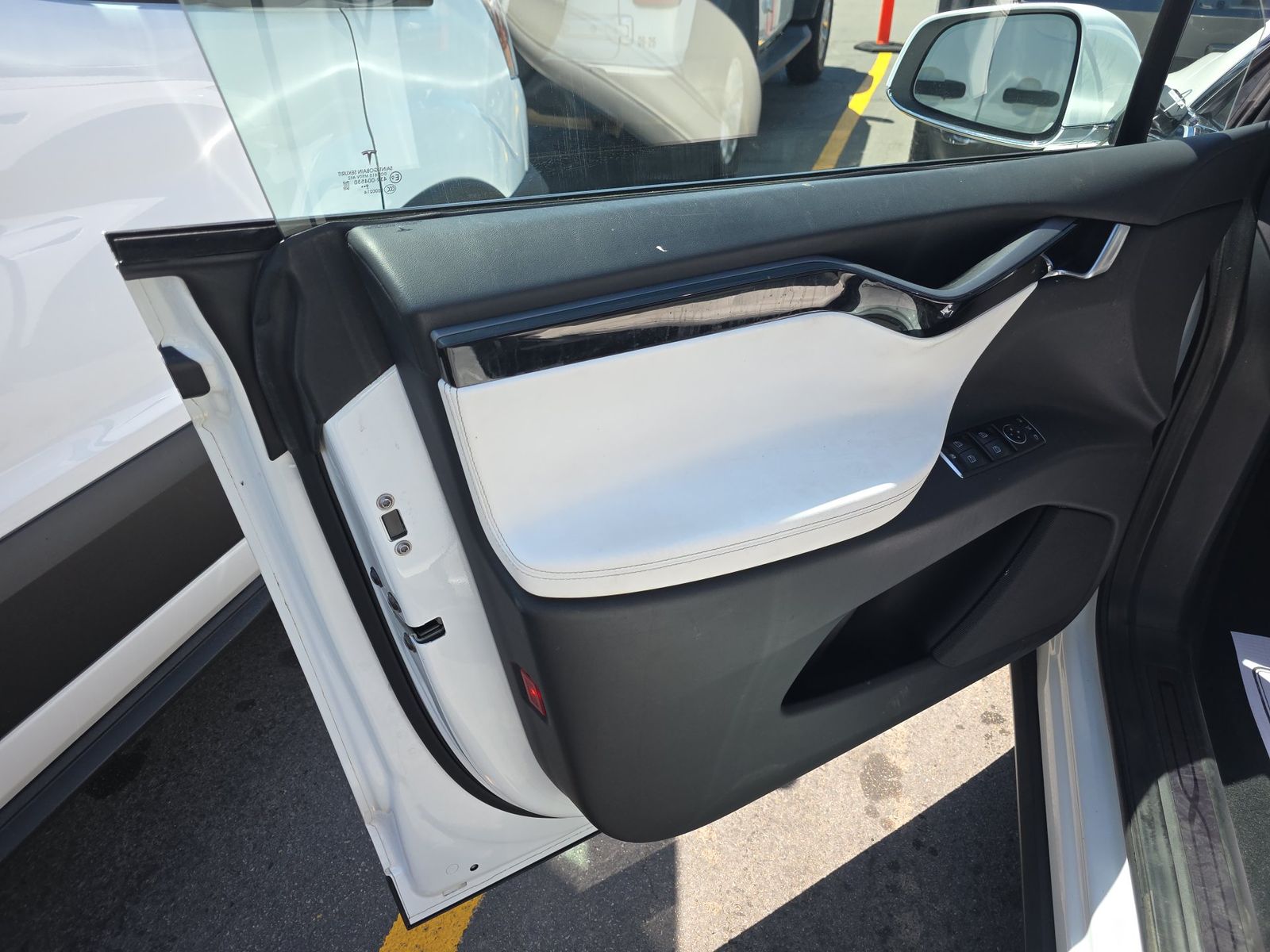 TESLA MODEL X - 10