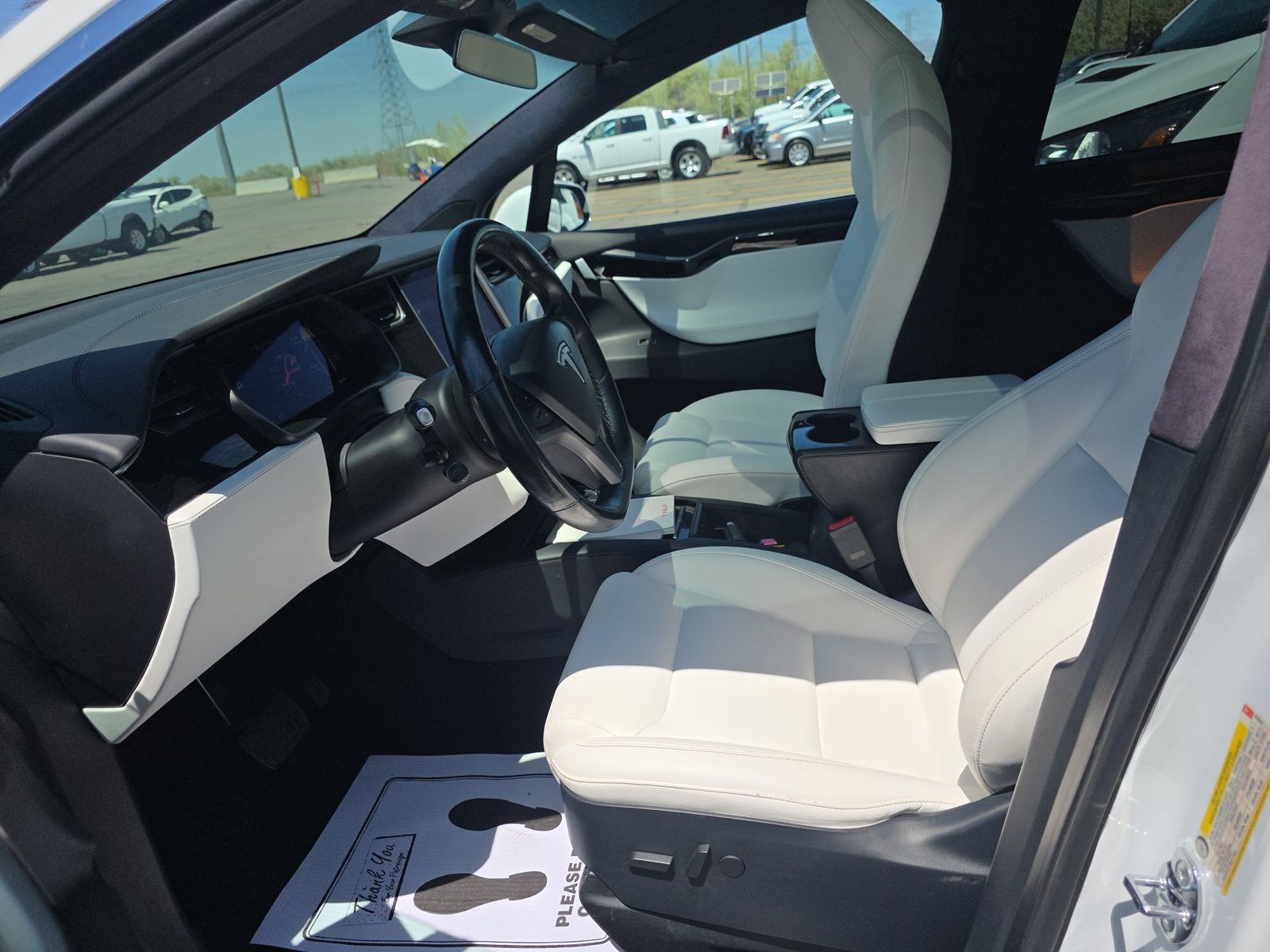 TESLA MODEL X - 8