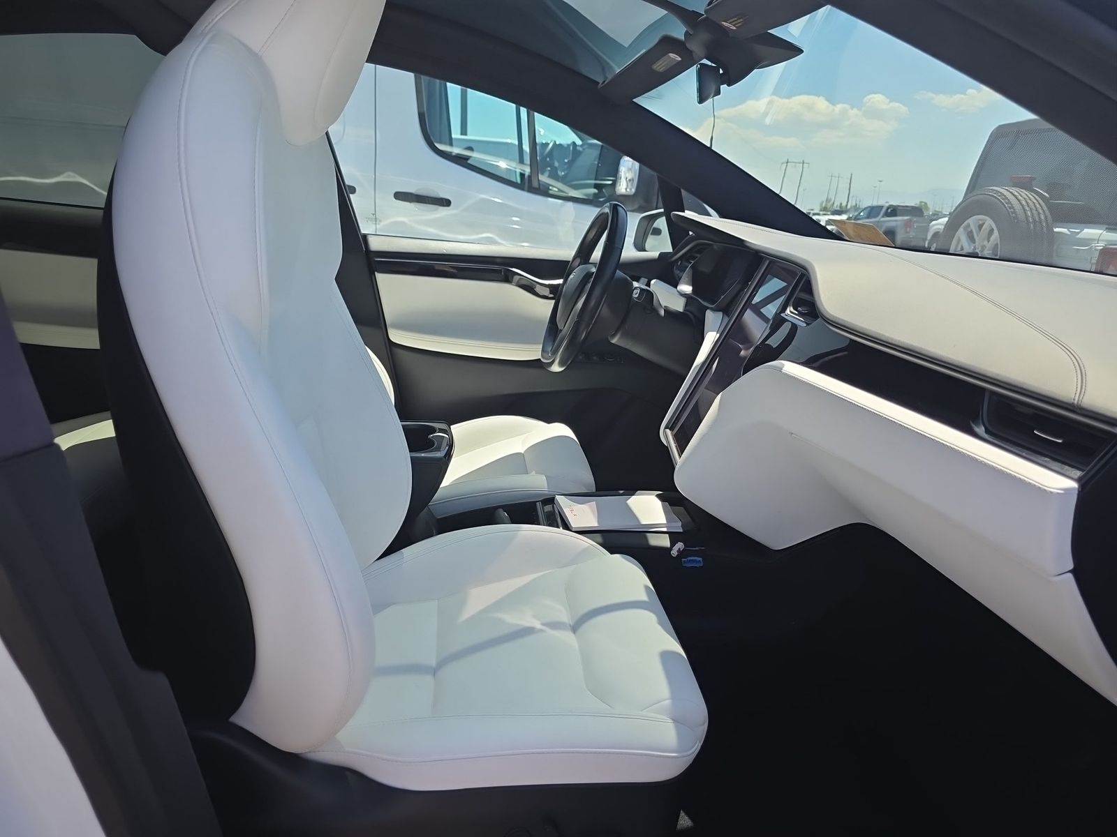 TESLA MODEL X - 9
