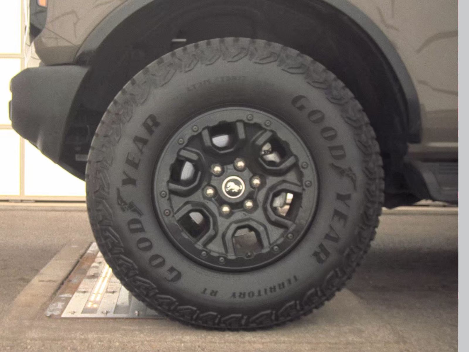 FORD BRONCO - 10