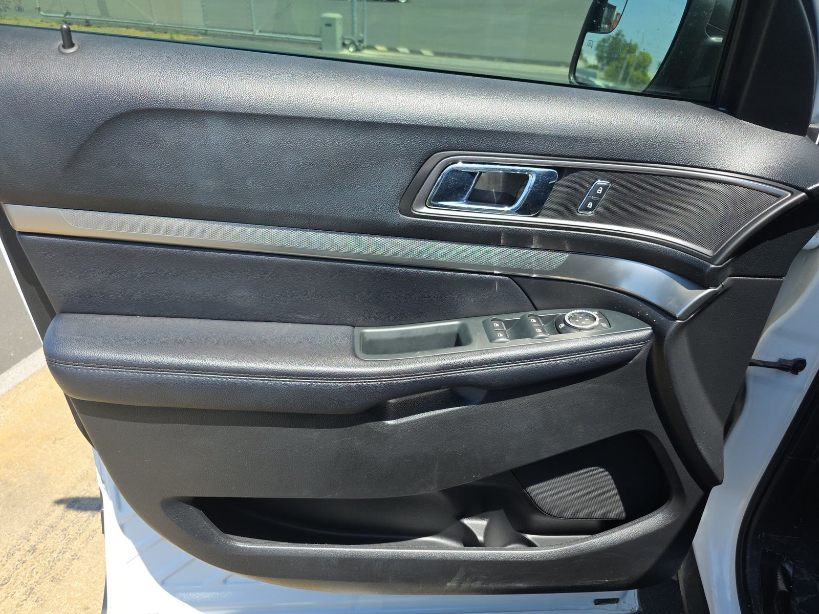 FORD EXPLORER - 10