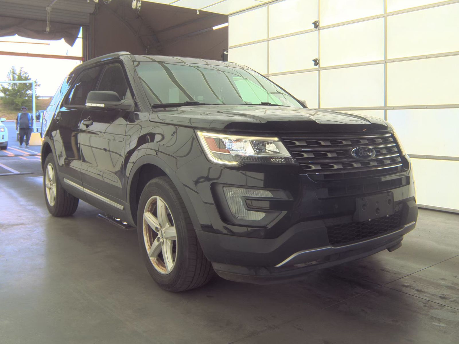 FORD EXPLORER - 4