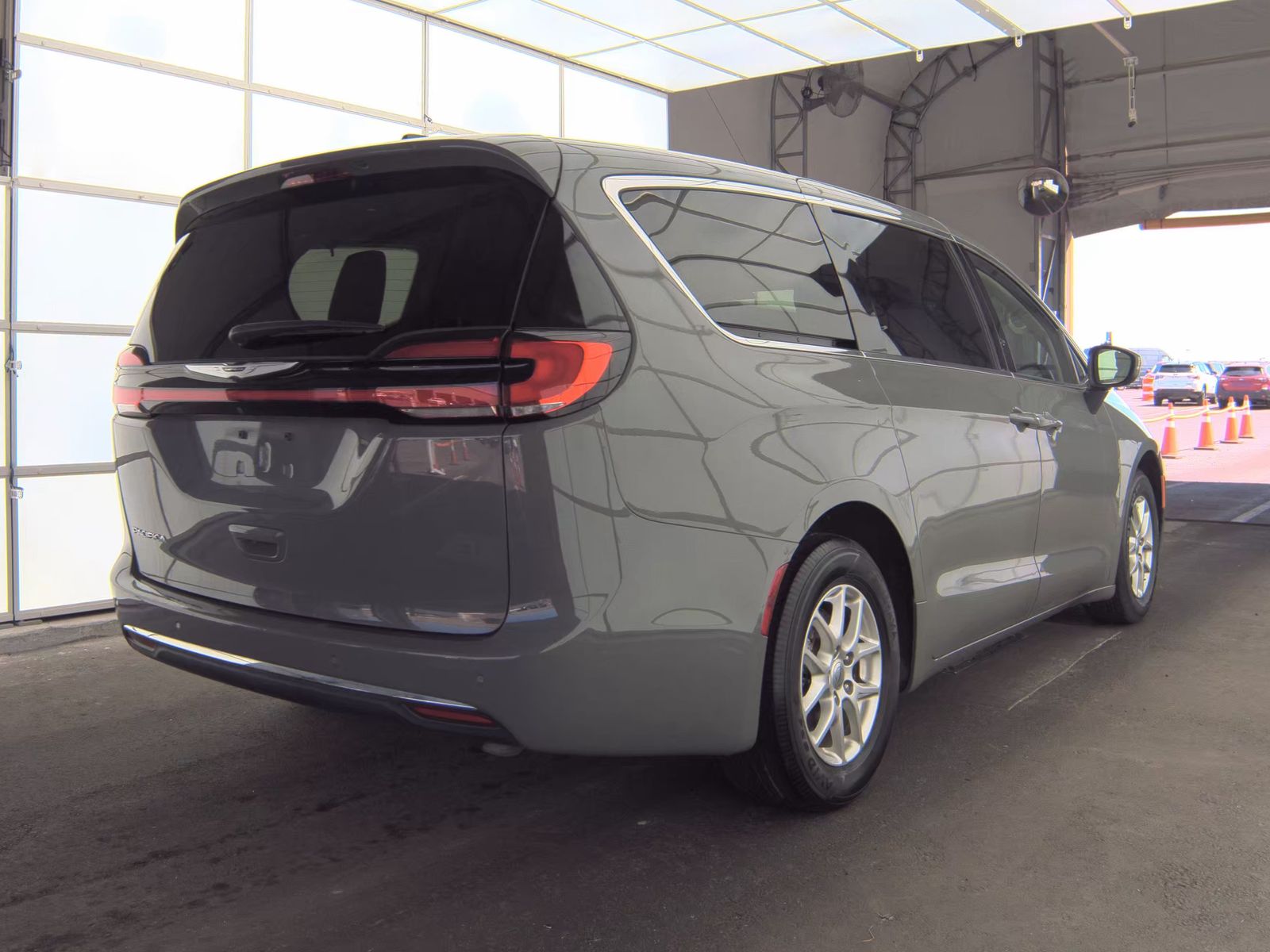 CHRYSLER PACIFICA - 6