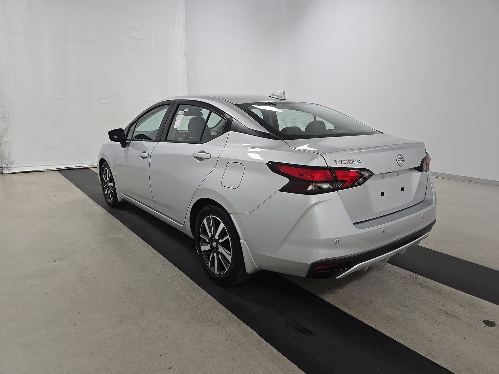 NISSAN VERSA - 7