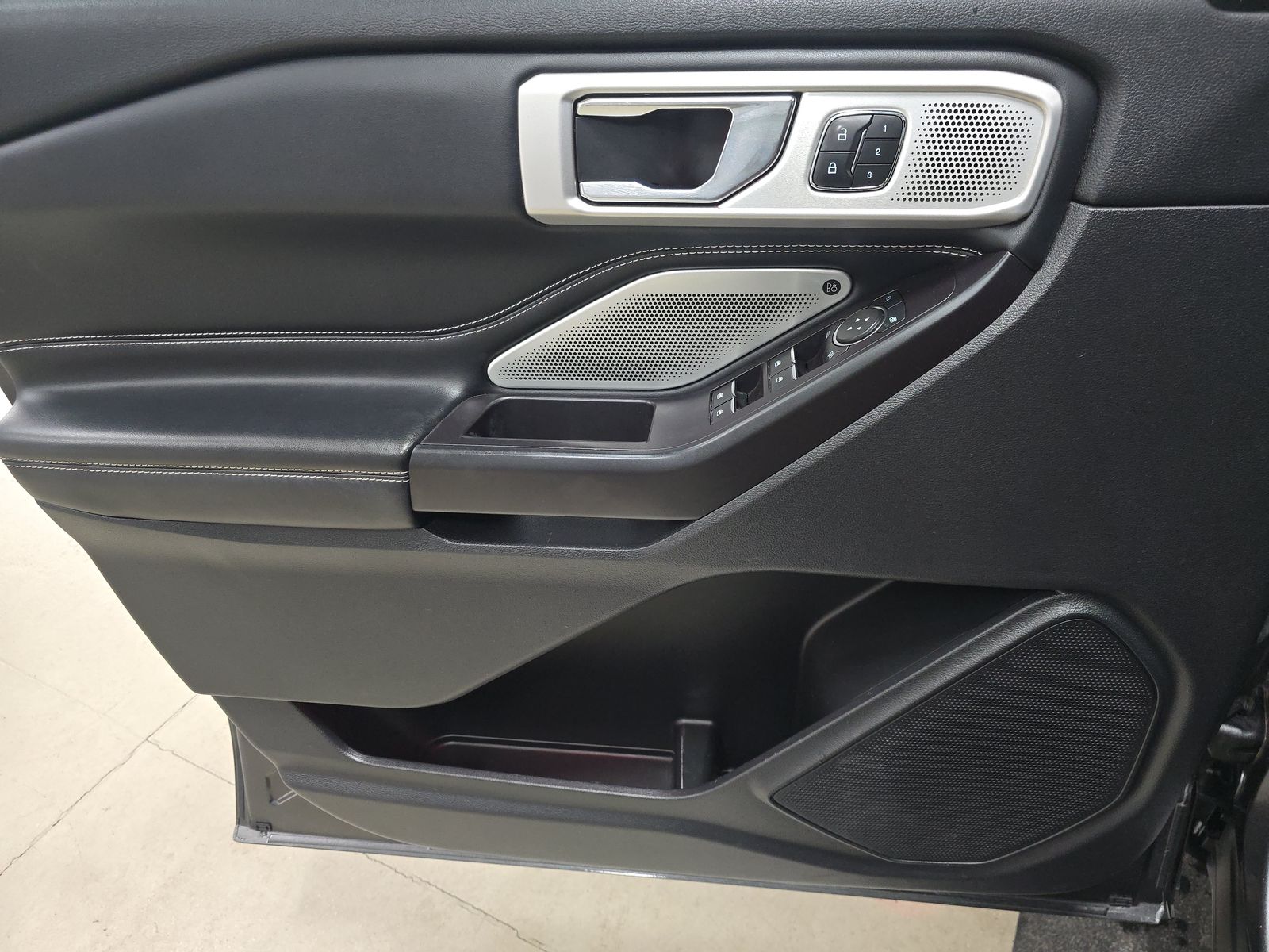 FORD EXPLORER - 10