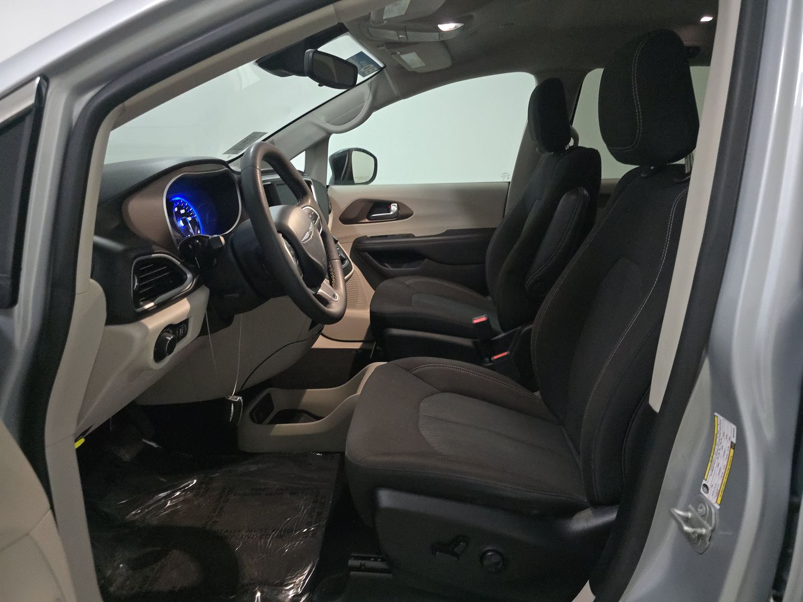 CHRYSLER VOYAGER - 8