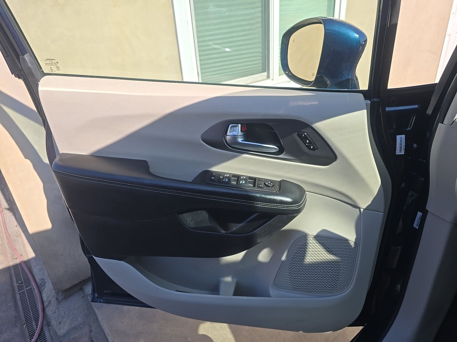 CHRYSLER PACIFICA - 10
