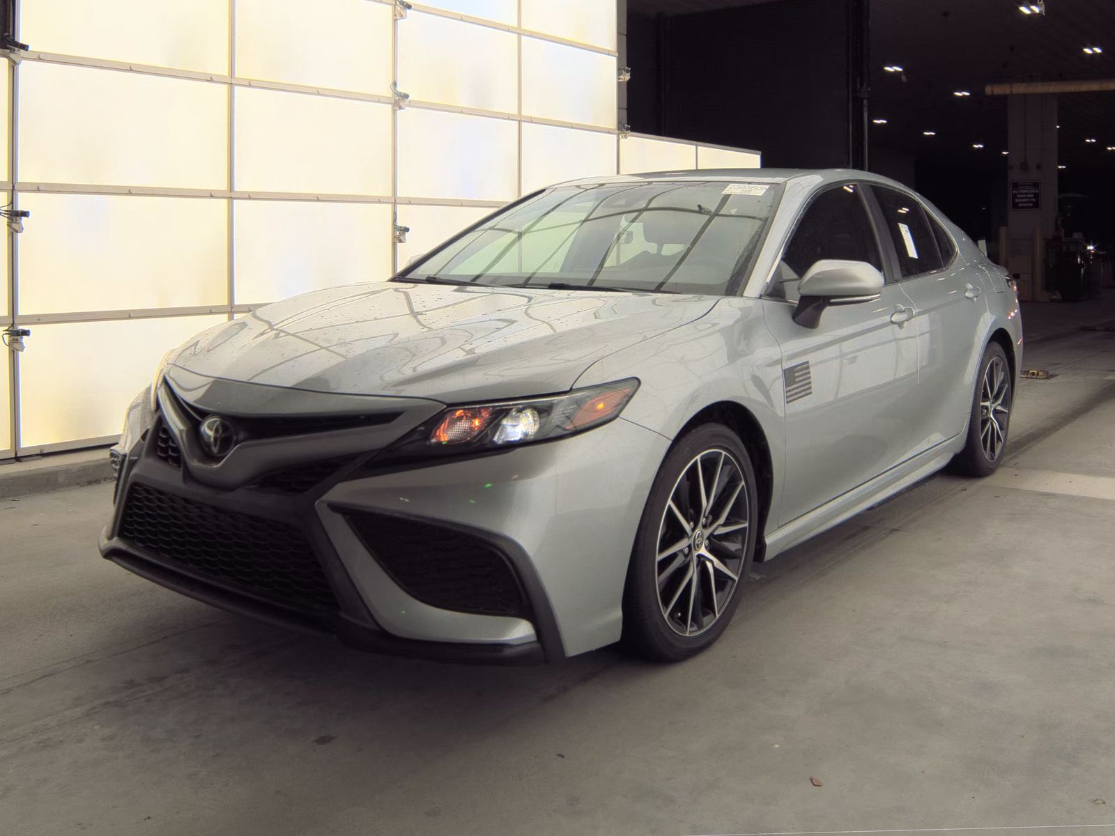 TOYOTA CAMRY - 1