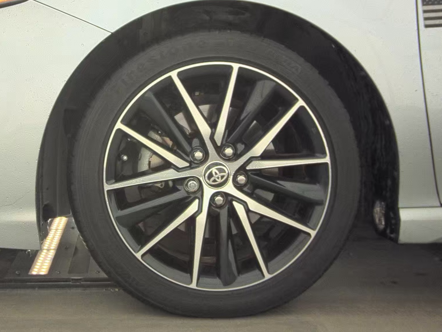 TOYOTA CAMRY - 10