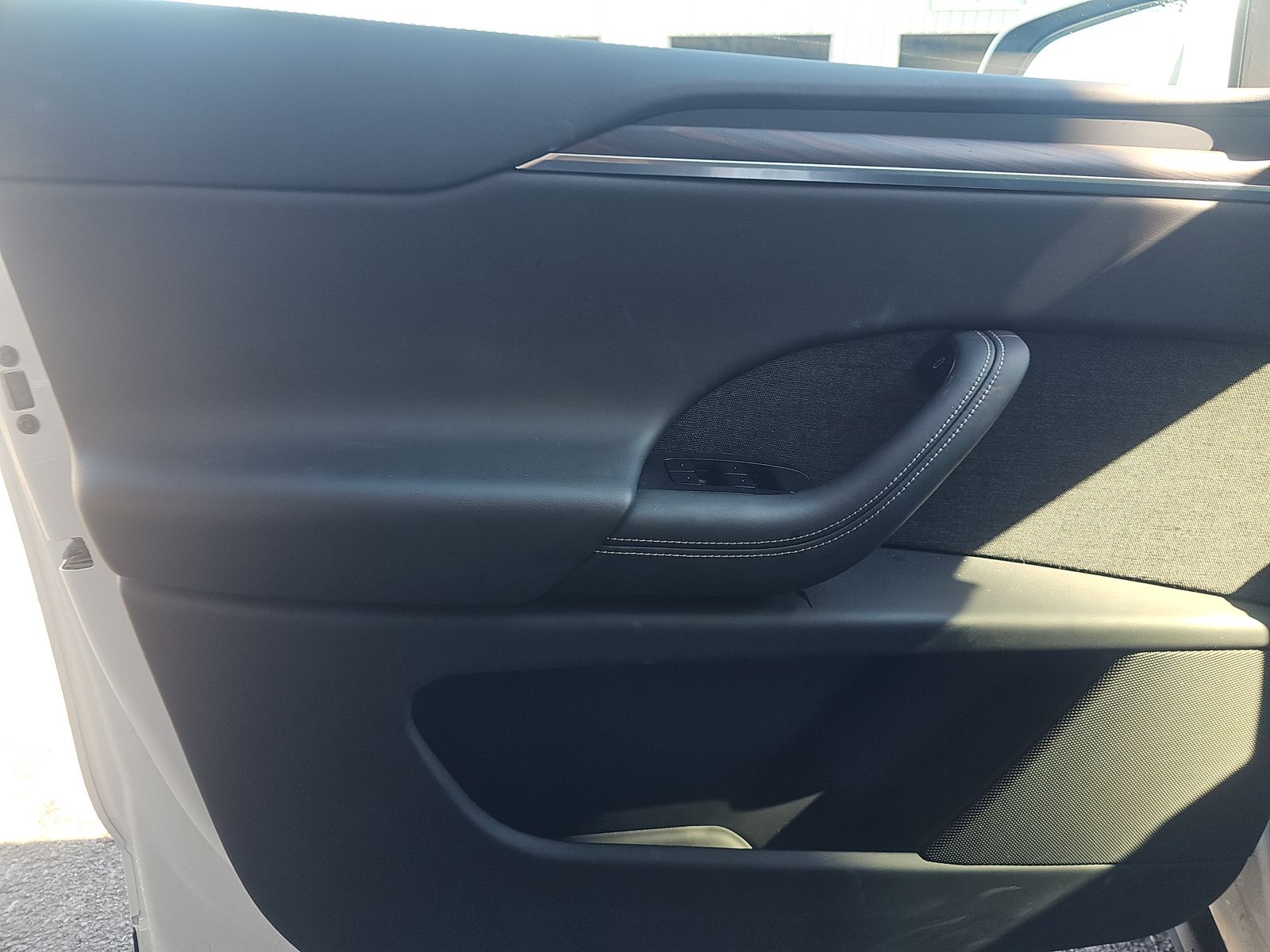 TESLA MODEL X - 10