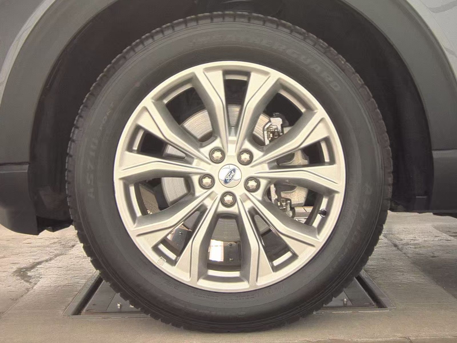 FORD EXPLORER - 10
