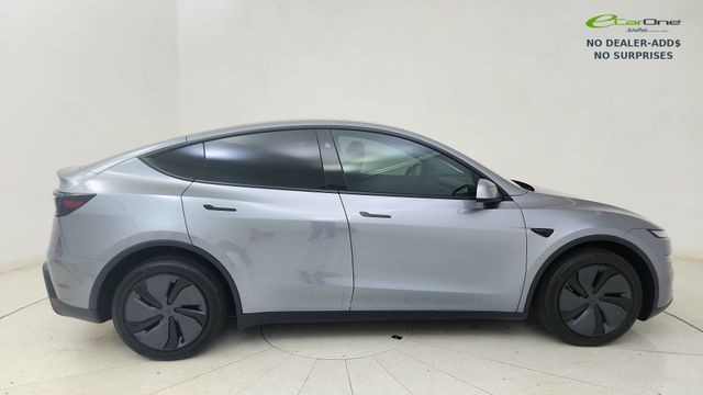 TESLA MODEL Y - 7