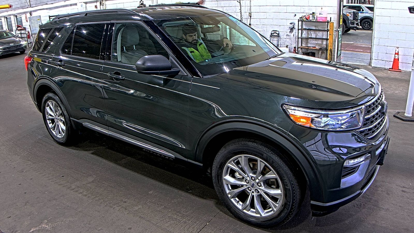 FORD EXPLORER - 4