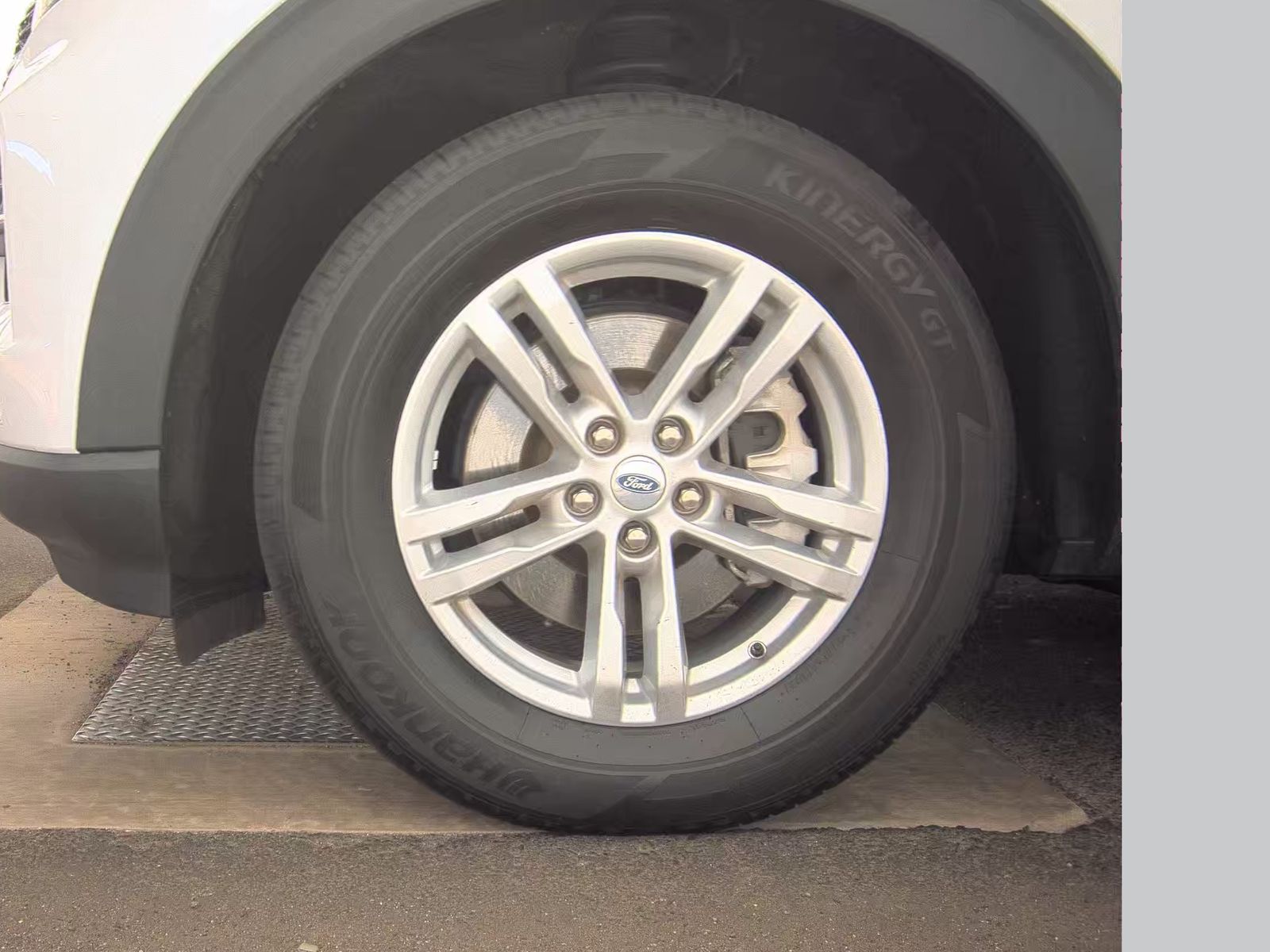 FORD EXPLORER - 10