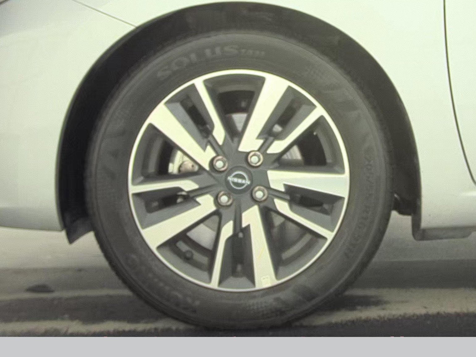NISSAN VERSA - 10