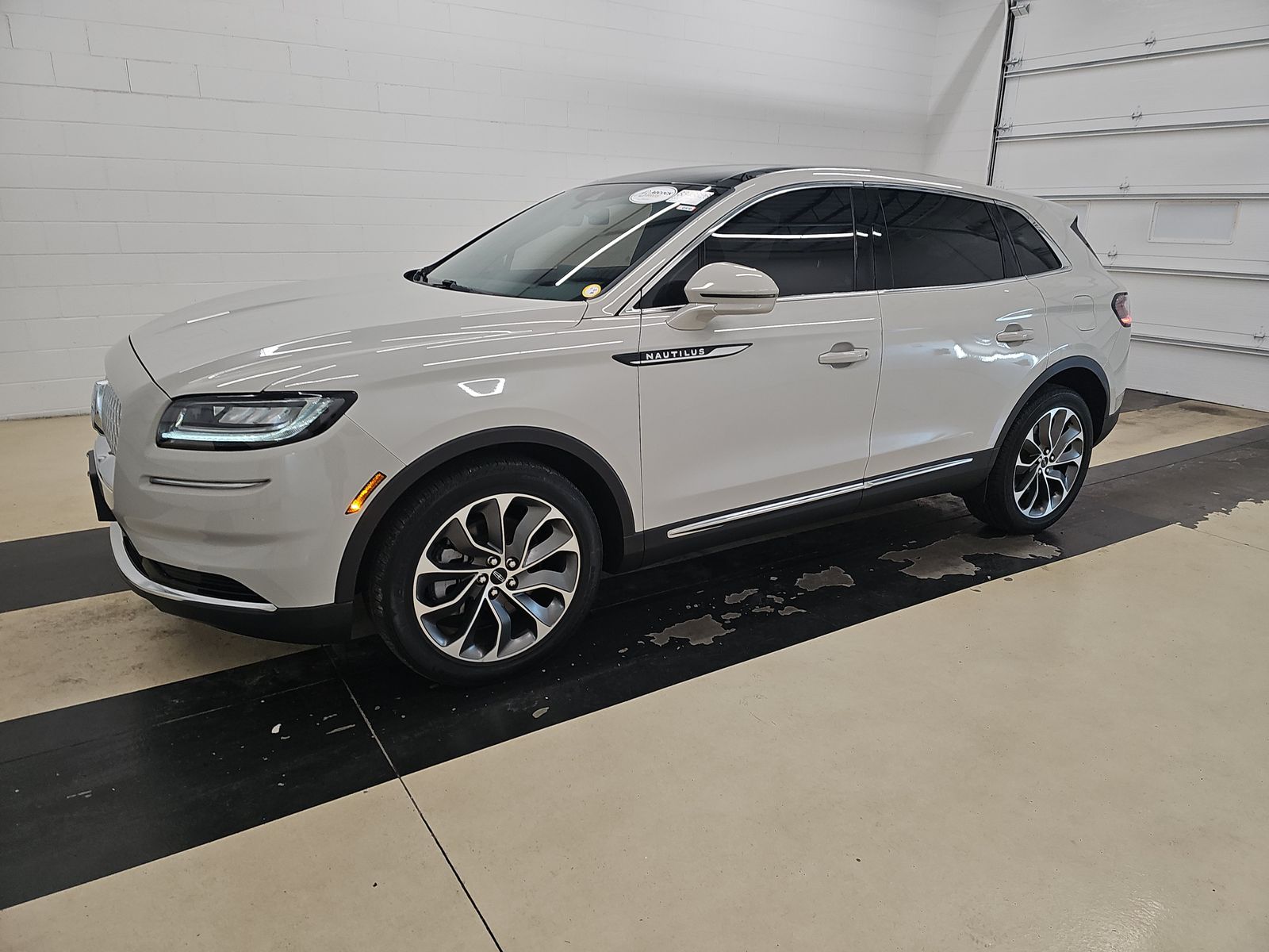 2022 Lincoln Nautilus Reserve AWD's photo