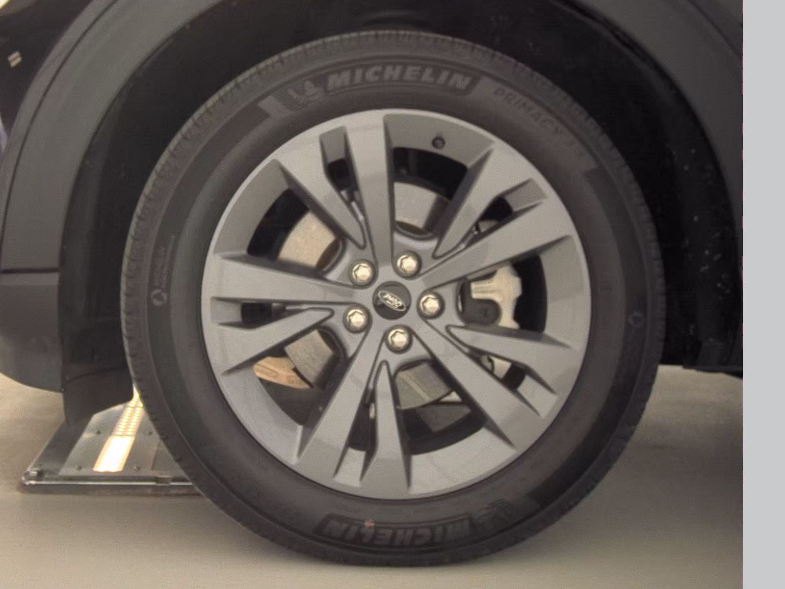 FORD EXPLORER - 10