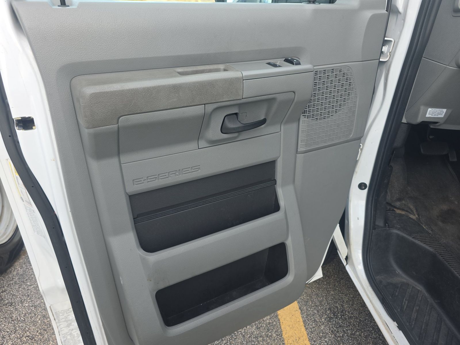 FORD E-350 - 10