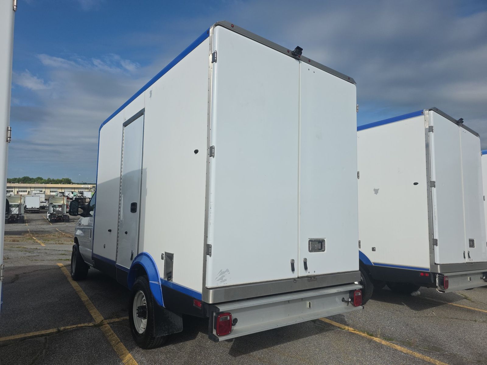FORD E-350 - 7