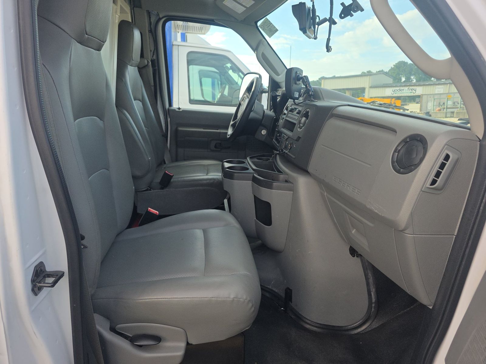 FORD E-350 - 9
