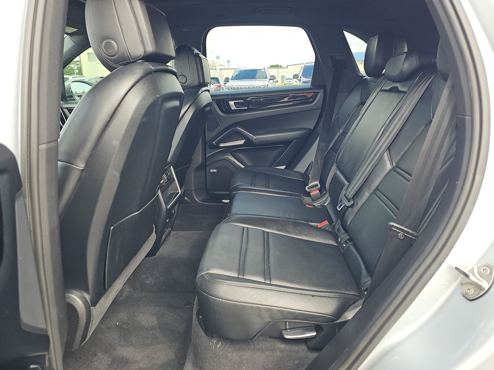 PORSCHE CAYENNE - 8