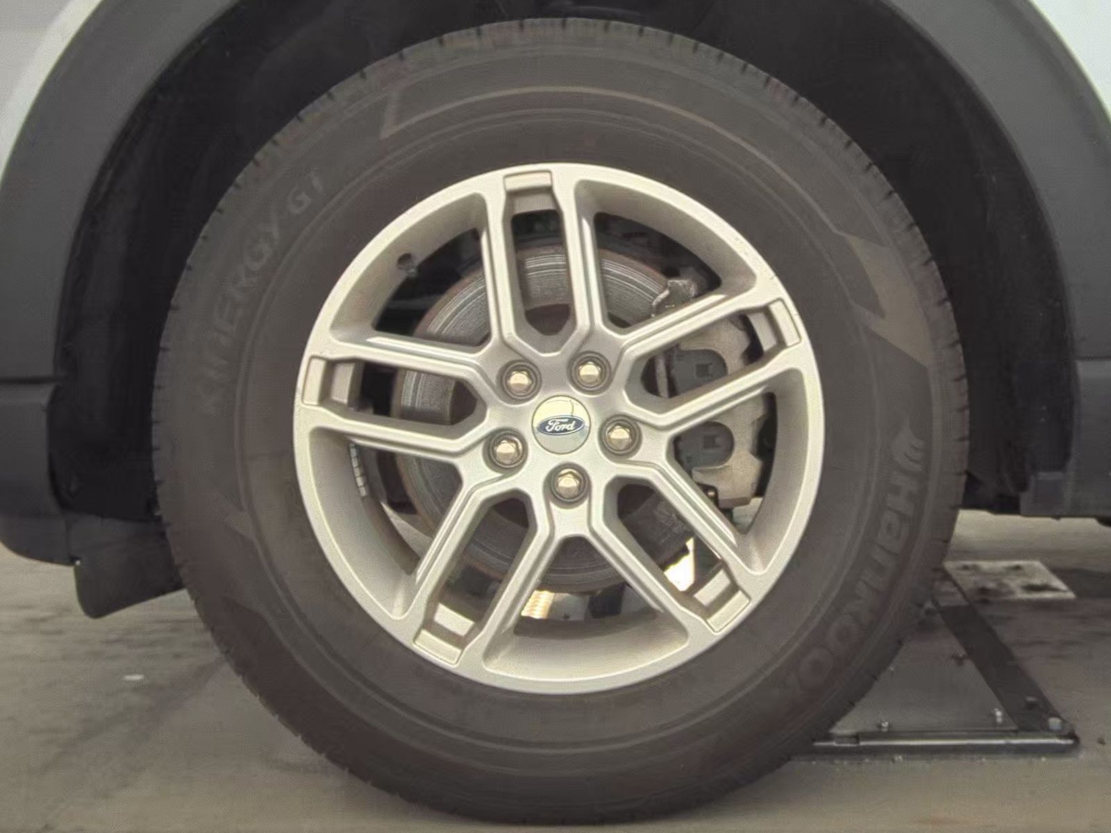 FORD EXPLORER - 10