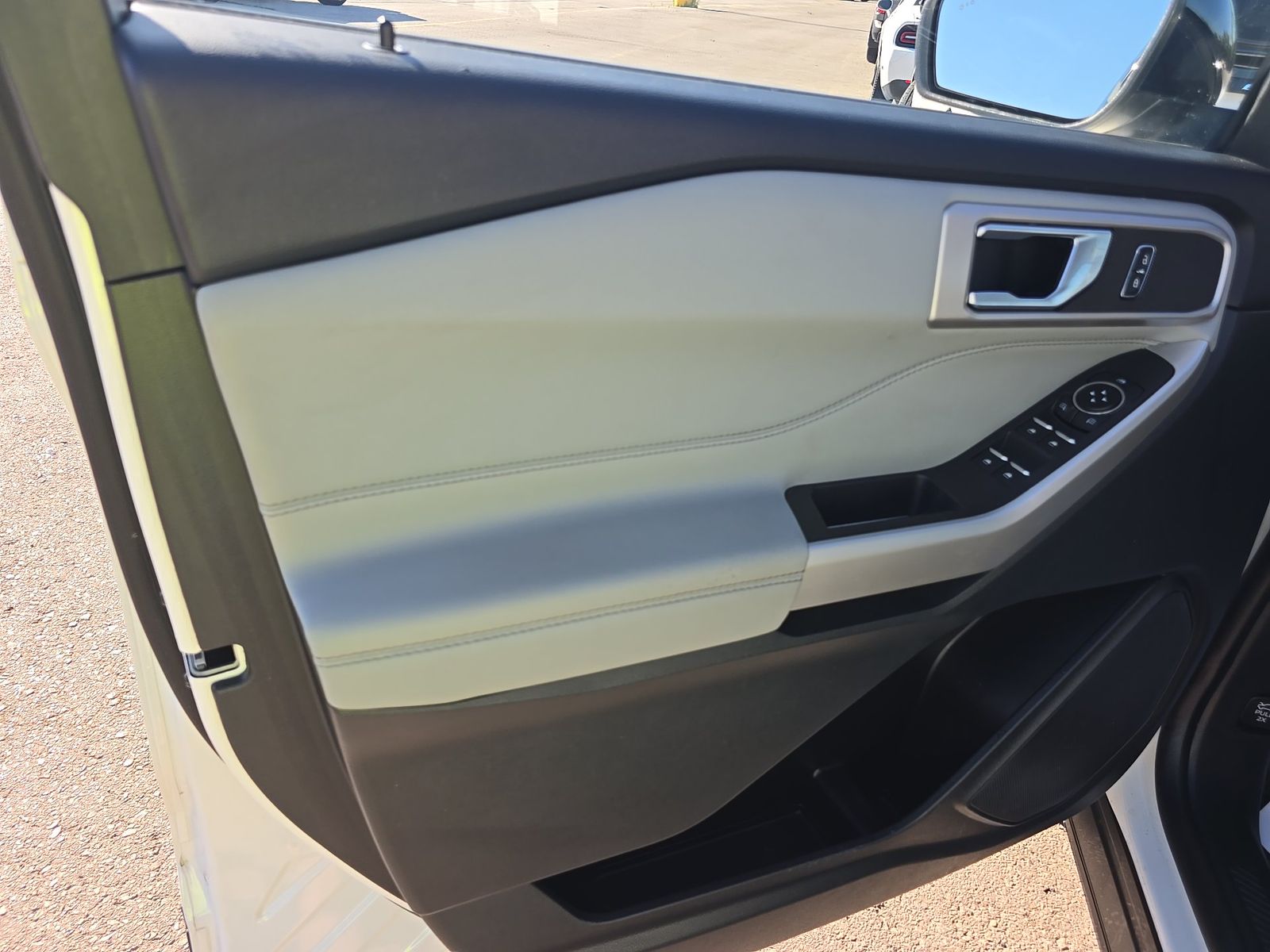 FORD EXPLORER - 10