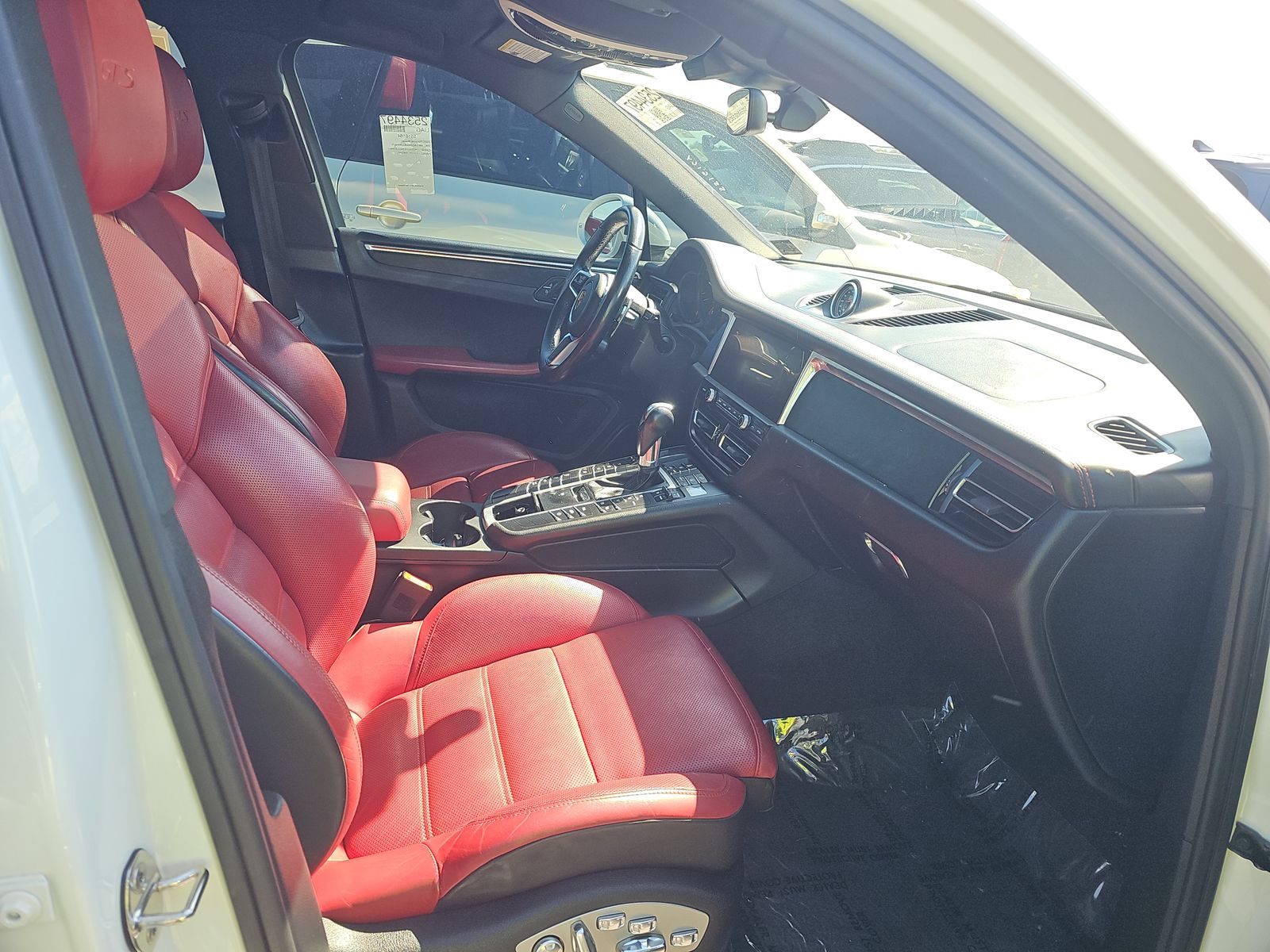 PORSCHE MACAN - 9