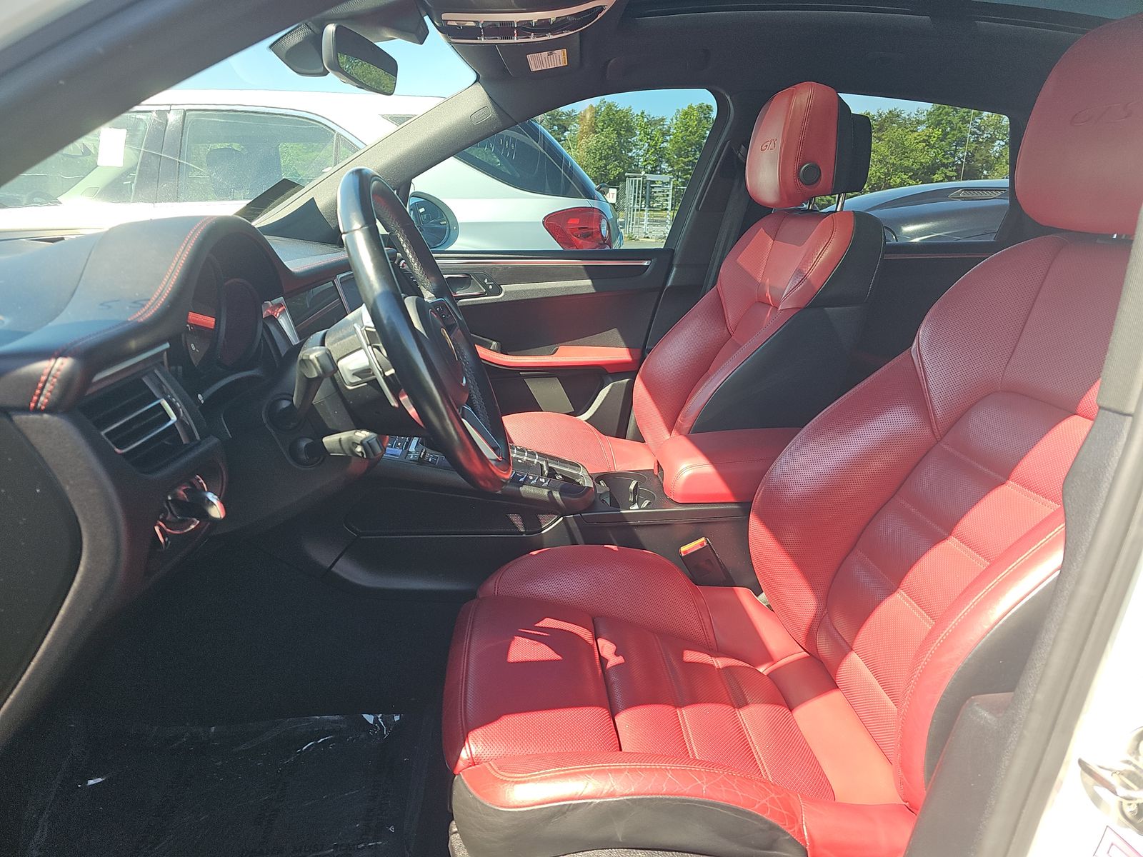 PORSCHE MACAN - 8