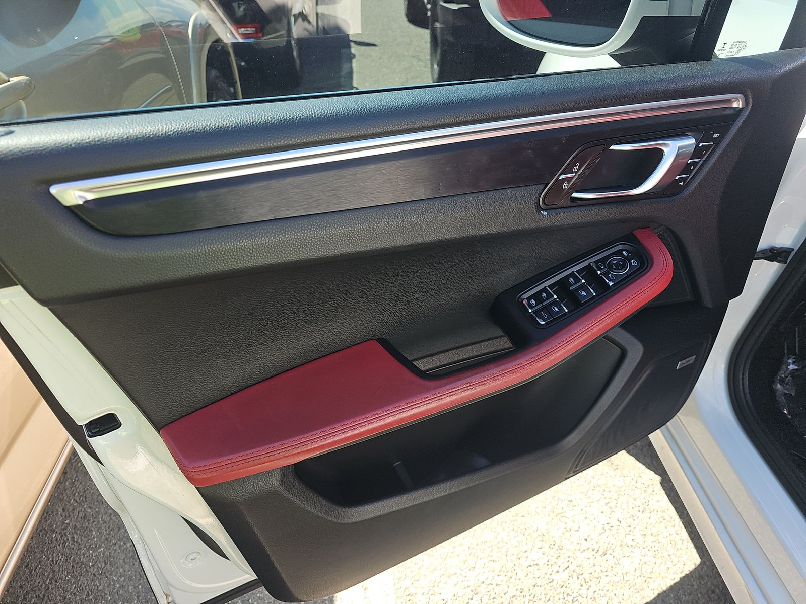 PORSCHE MACAN - 10