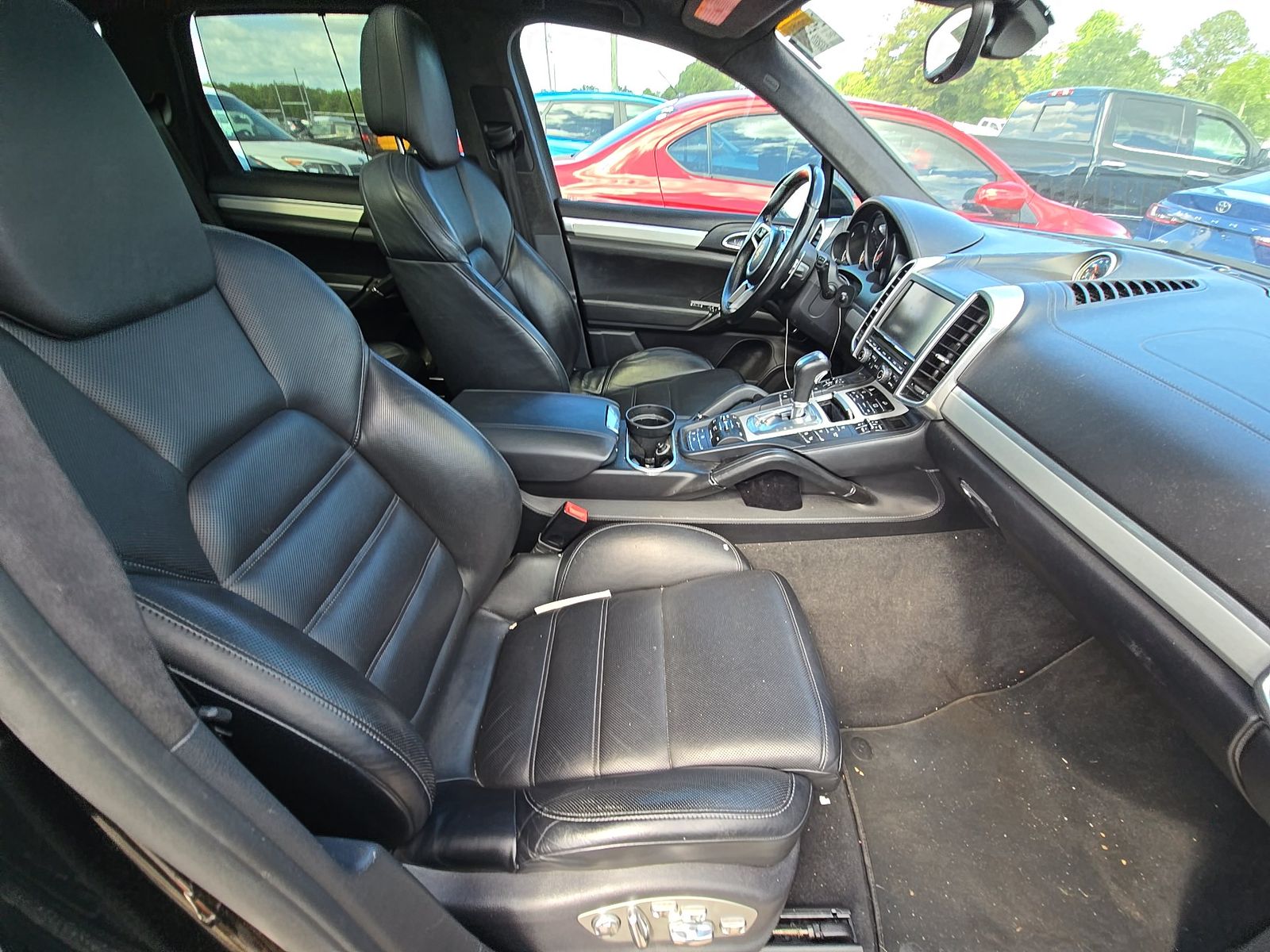 PORSCHE CAYENNE - 9