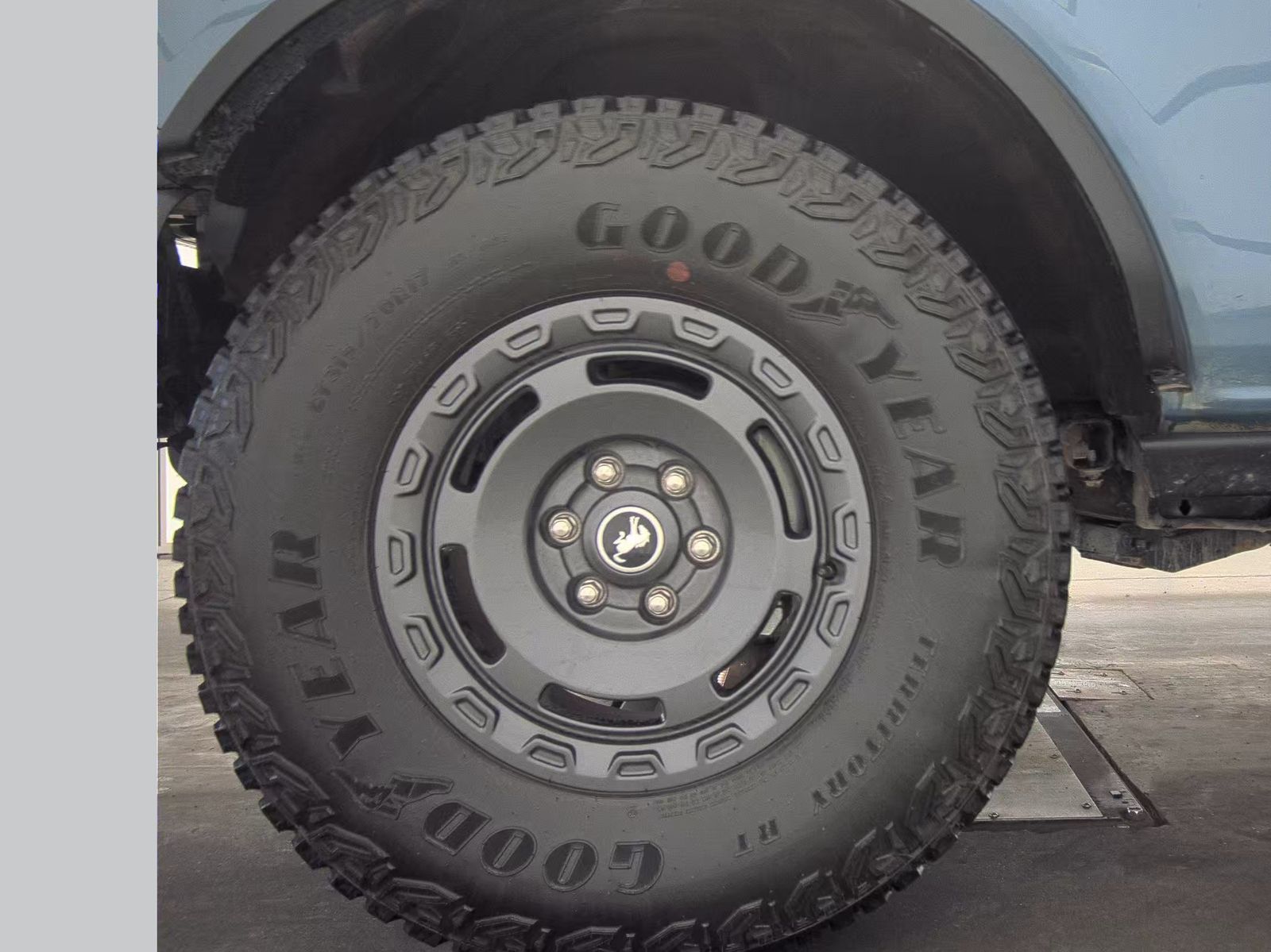 FORD BRONCO - 10