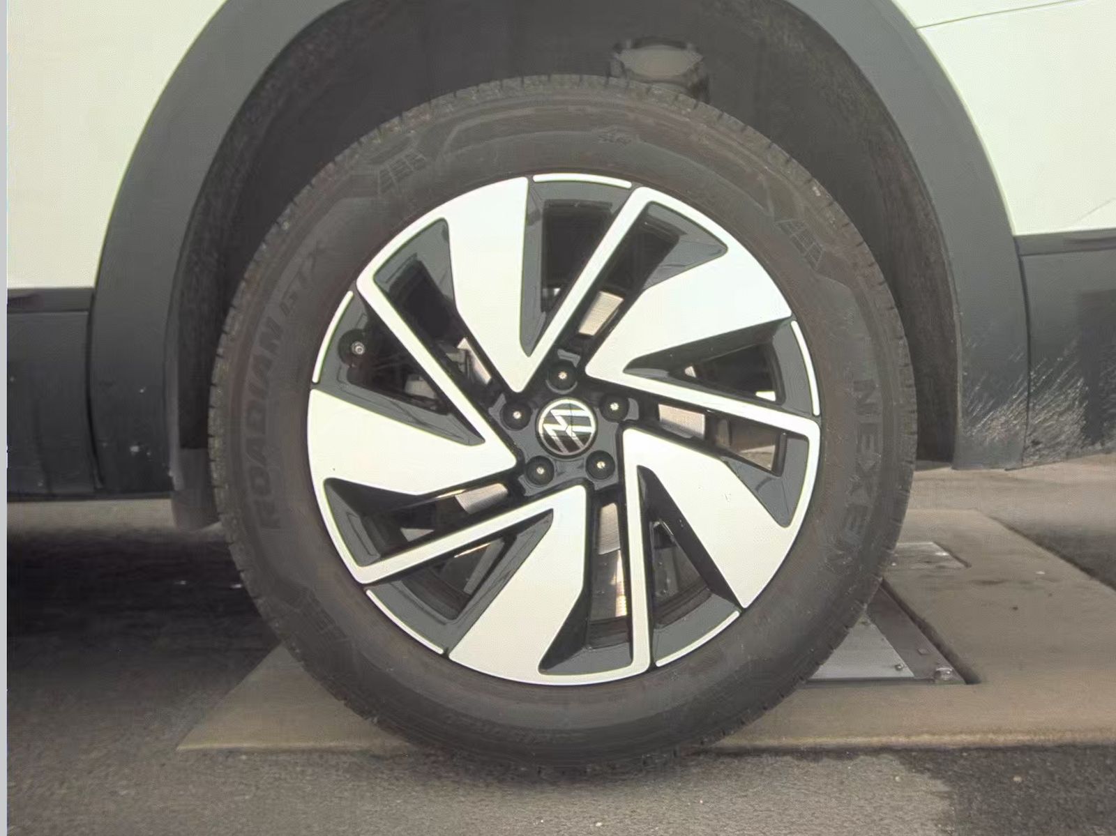 2025 Volkswagen Atlas 2.0T SE FWD