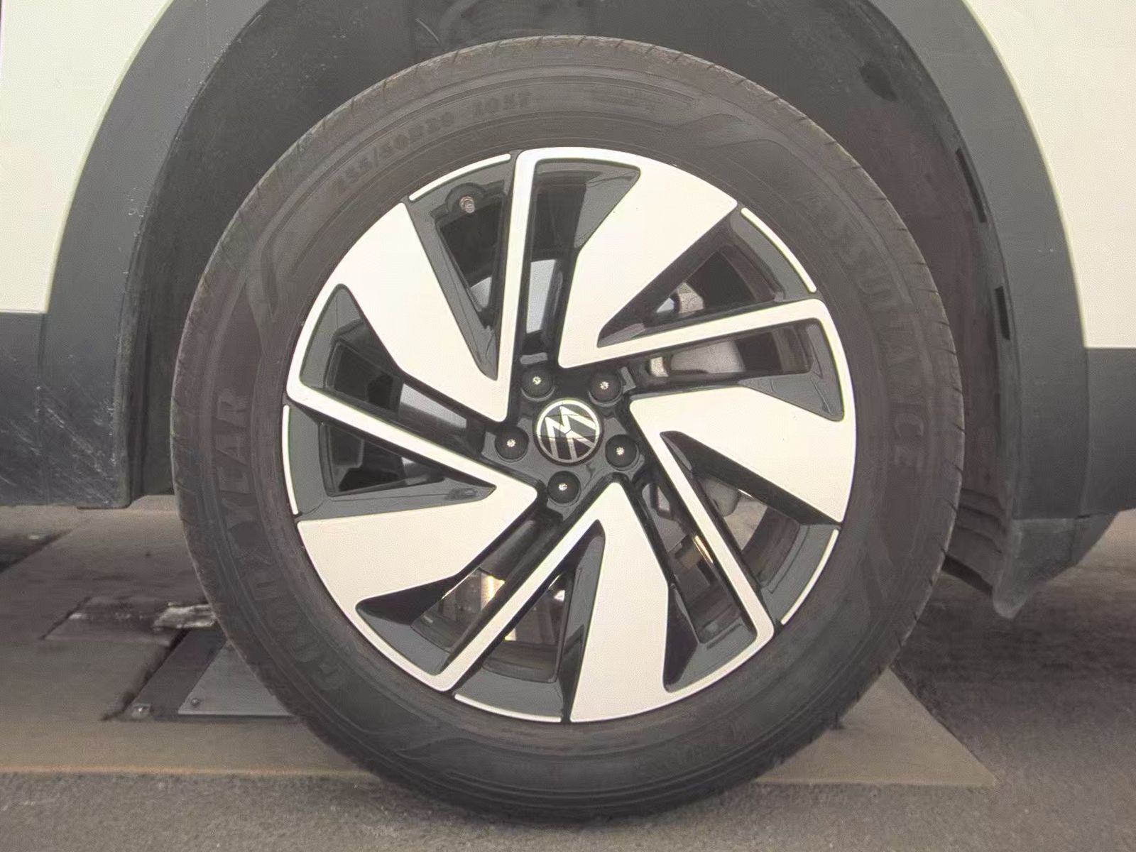 2025 Volkswagen Atlas 2.0T SE FWD