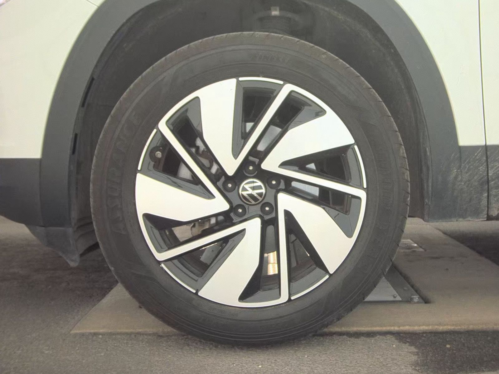 2025 Volkswagen Atlas 2.0T SE FWD