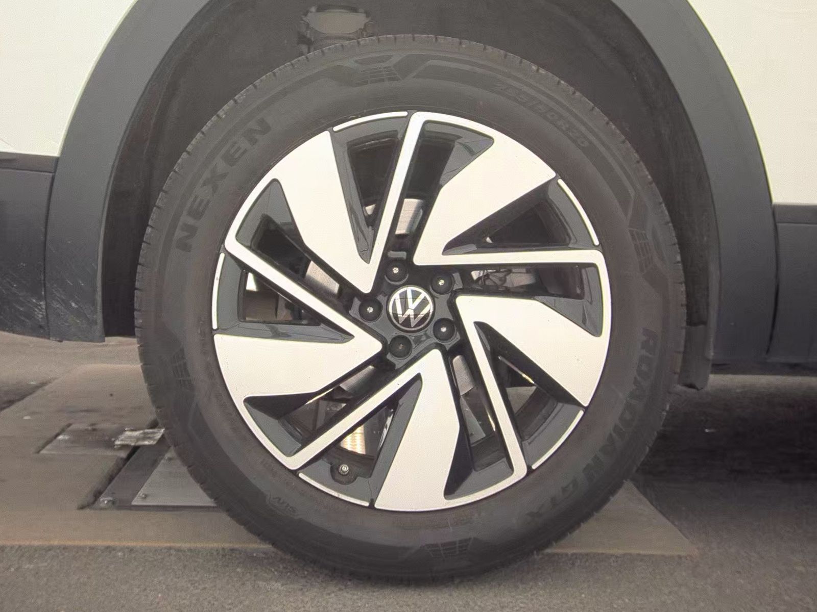 2025 Volkswagen Atlas 2.0T SE FWD