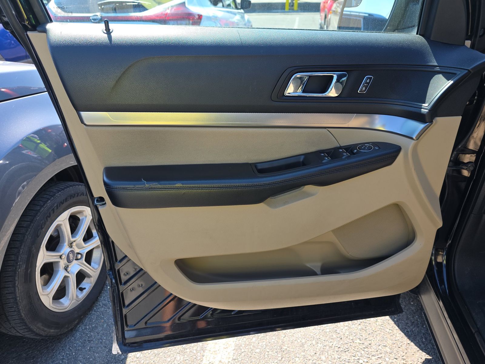 FORD EXPLORER - 10
