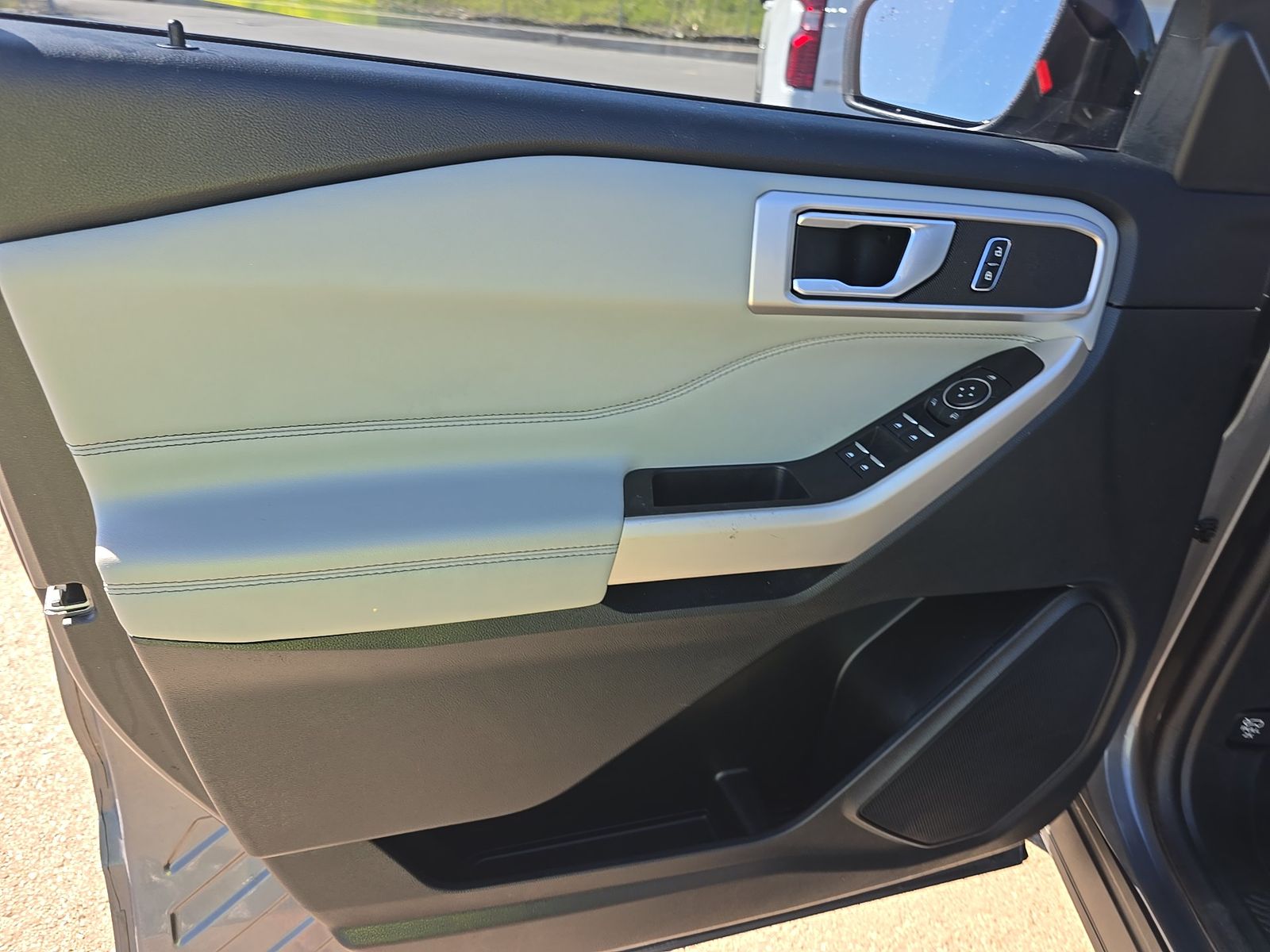 FORD EXPLORER - 10