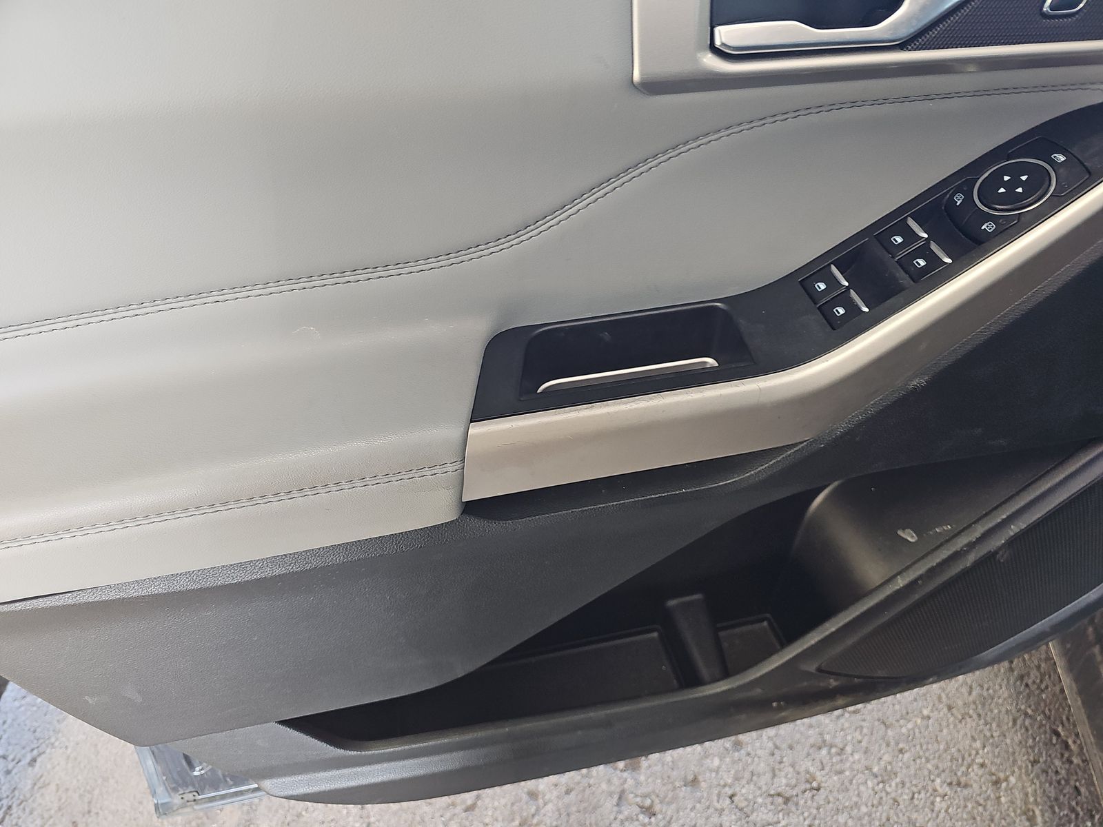 FORD EXPLORER - 10