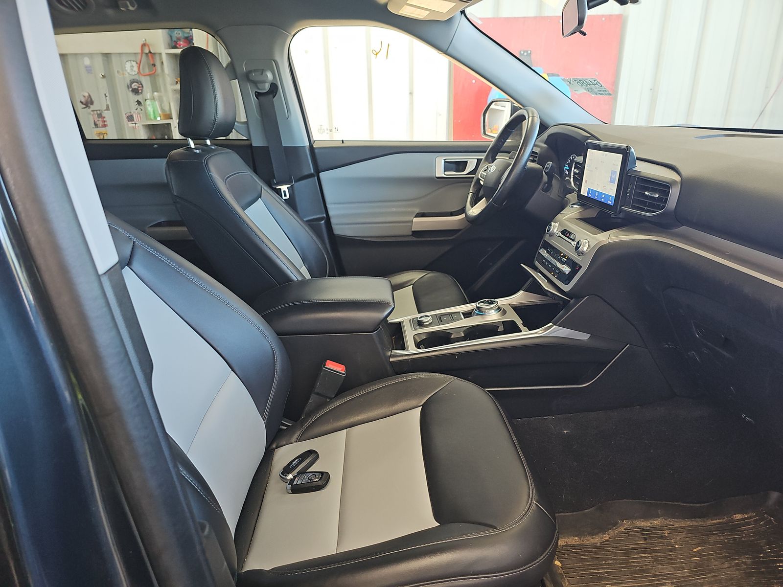 FORD EXPLORER - 9