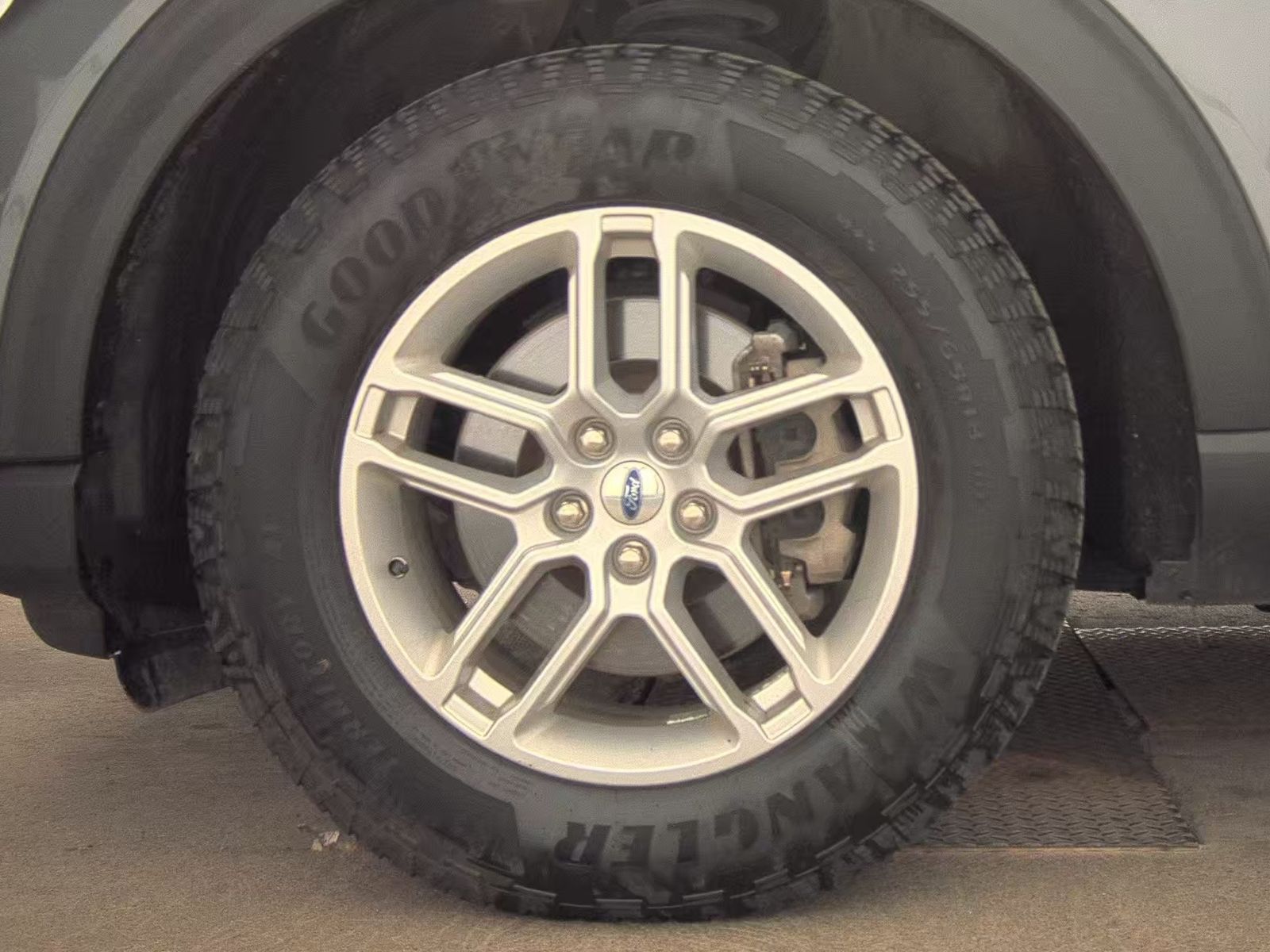 FORD EXPLORER - 10