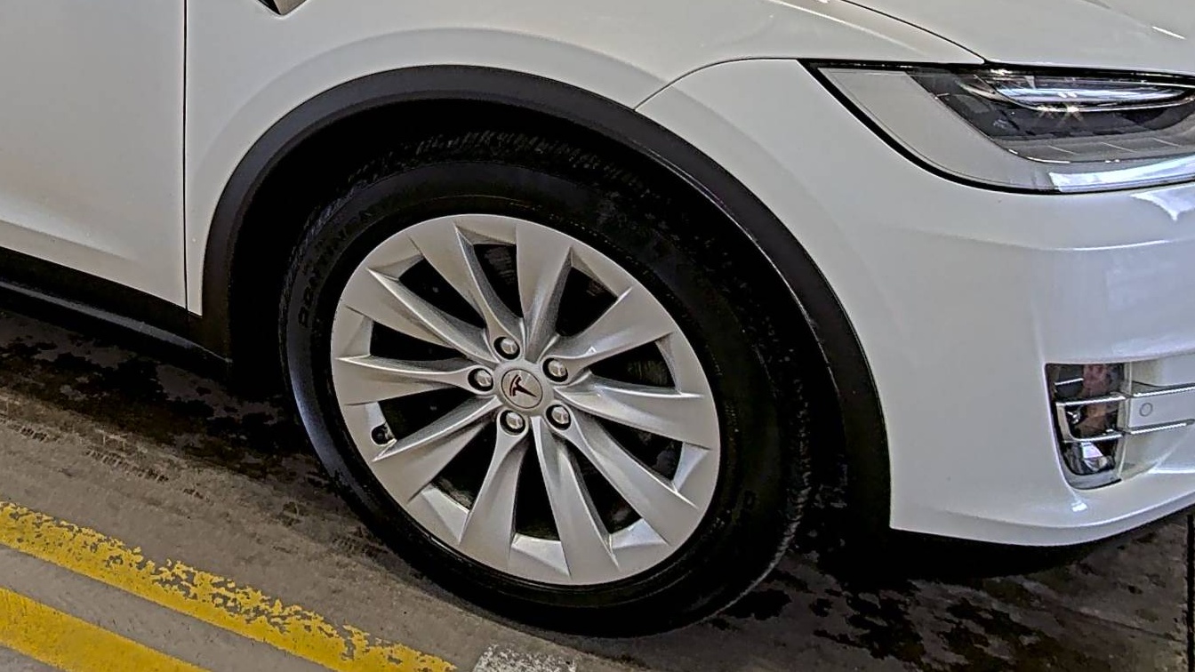 TESLA MODEL X - 9